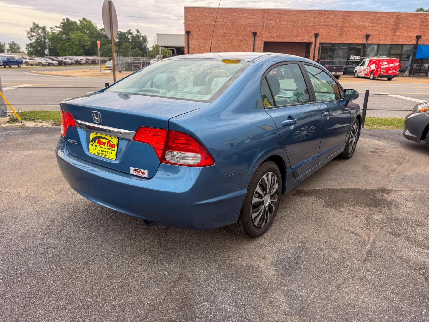 2011 Honda Civic LX Sedan 5-Speed AT (2HGFA1F58BH) with an 1.8L L4 SOHC 16V engine, 5-Speed Automatic transmission, located at 419 N 18th St., Monroe, LA, 71201, (318) 410-9250, 32.514370, -92.105133 - Photo#1