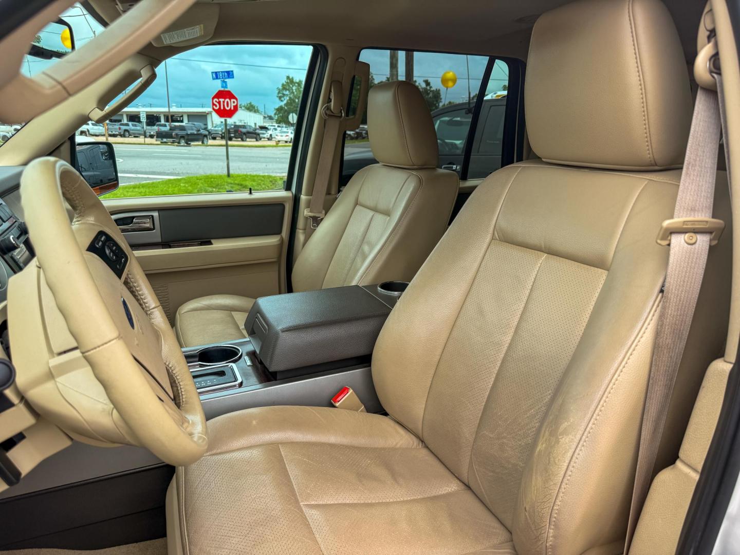 2014 Ford Expedition King Ranch 2WD (1FMJU1H5XEE) with an 5.4L V8 SOHC 16V FFV engine, 6-Speed Automatic transmission, located at 419 N 18th St., Monroe, LA, 71201, (318) 410-9250, 32.514370, -92.105133 - Photo#2