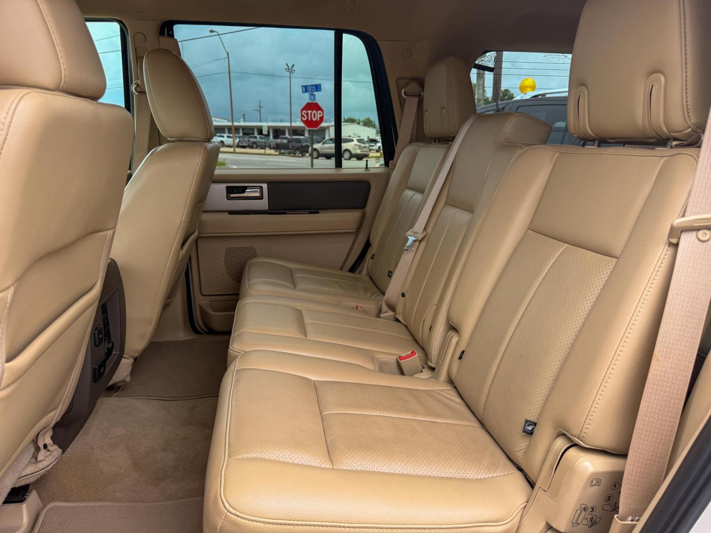 2014 Ford Expedition King Ranch 2WD (1FMJU1H5XEE) with an 5.4L V8 SOHC 16V FFV engine, 6-Speed Automatic transmission, located at 419 N 18th St., Monroe, LA, 71201, (318) 410-9250, 32.514370, -92.105133 - Photo#4