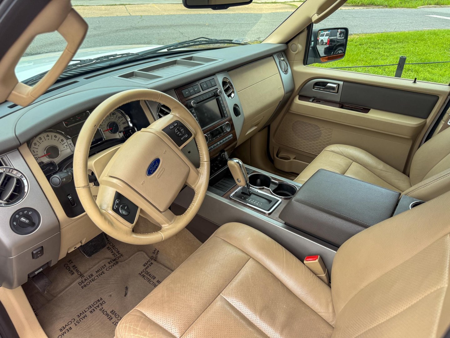 2014 Ford Expedition King Ranch 2WD (1FMJU1H5XEE) with an 5.4L V8 SOHC 16V FFV engine, 6-Speed Automatic transmission, located at 419 N 18th St., Monroe, LA, 71201, (318) 410-9250, 32.514370, -92.105133- Photo#3