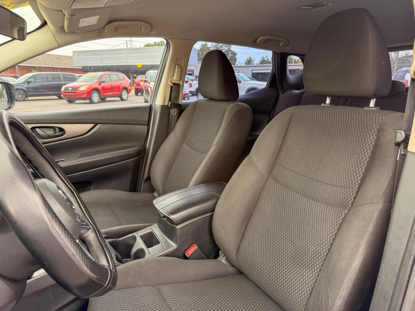 2019 Nissan Rogue Sport SL (JN1BJ1CP9KW) with an 2.0L L4 DOHC 16V engine, CVT transmission, located at 419 N 18th St., Monroe, LA, 71201, (318) 410-9250, 32.514370, -92.105133 - Photo#2