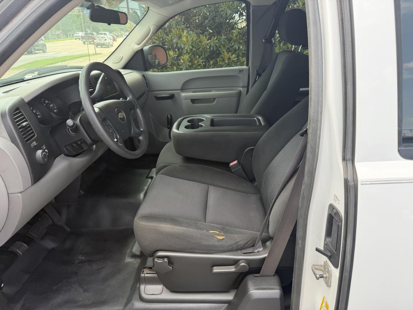 2011 Chevrolet Silverado 1500 Work Truck Ext. Cab 2WD (1GCRCPEXXBZ) with an 4.3L V6 OHV 12V engine, 4-Speed Automatic transmission, located at 419 N 18th St., Monroe, LA, 71201, (318) 410-9250, 32.514370, -92.105133 - Photo#1