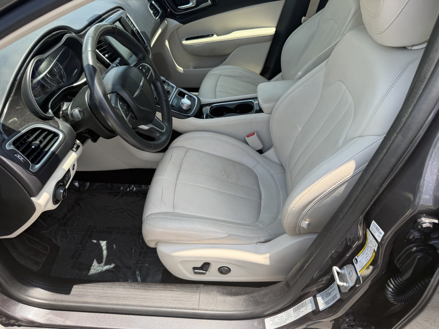 2015 Chrysler 200 C (1C3CCCCB2FN) with an 2.4L L4 DOHC 16V engine, 9A transmission, located at 419 N 18th St., Monroe, LA, 71201, (318) 410-9250, 32.514370, -92.105133- Photo#1