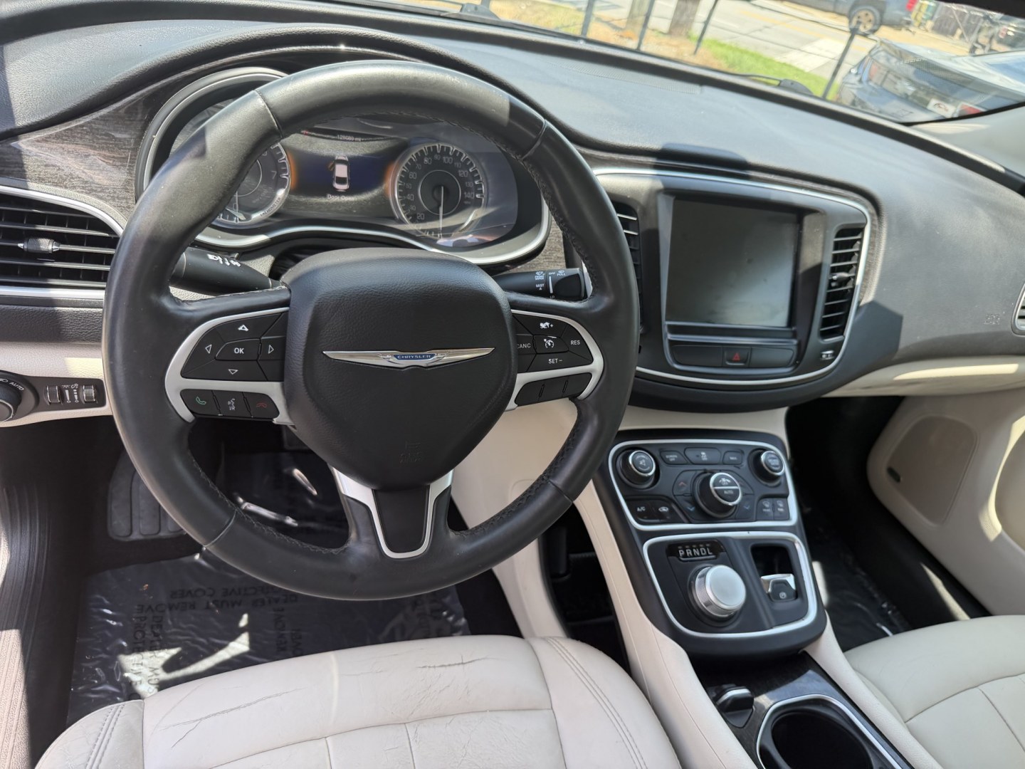 2015 Chrysler 200 C (1C3CCCCB2FN) with an 2.4L L4 DOHC 16V engine, 9A transmission, located at 419 N 18th St., Monroe, LA, 71201, (318) 410-9250, 32.514370, -92.105133- Photo#2
