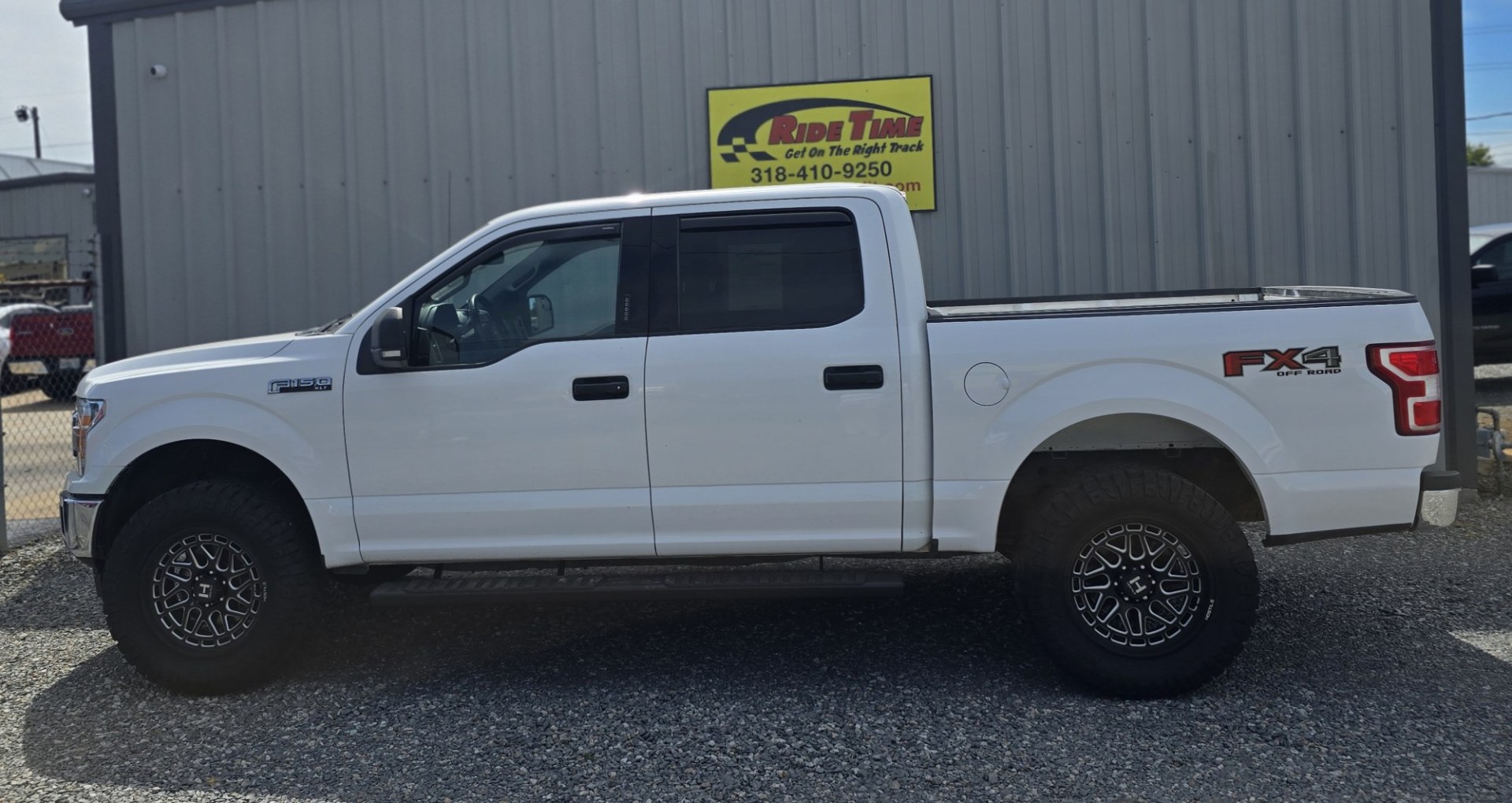 2019 Ford F-150 Lariat SuperCrew 5.5-ft. Bed 4WD (1FTEW1E54KK) with an 5.0L V8 OHV 32V engine, 6A transmission, located at 419 N 18th St., Monroe, LA, 71201, (318) 410-9250, 32.514370, -92.105133- Photo#2