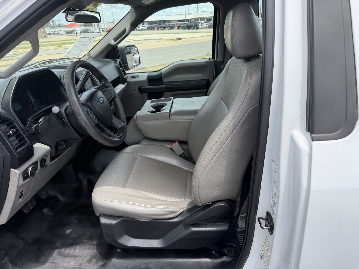 2015 Ford F-150 XL 6.5-ft. Bed 2WD (1FTMF1C84FK) with an 3.5L V6 DOHC 24V engine, 6A transmission, located at 419 N 18th St., Monroe, LA, 71201, (318) 410-9250, 32.514370, -92.105133- Photo#1