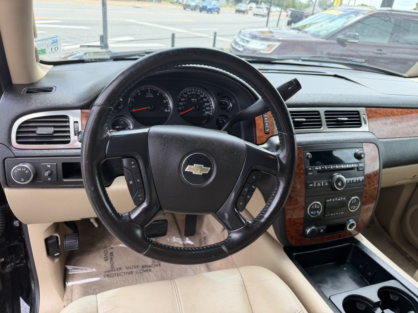 2007 Chevrolet Tahoe LS 2WD (1GNFC13J07R) with an 5.3L V8 OHV 16V engine, 4A OD transmission, located at 419 N 18th St., Monroe, LA, 71201, (318) 410-9250, 32.514370, -92.105133- Photo#2