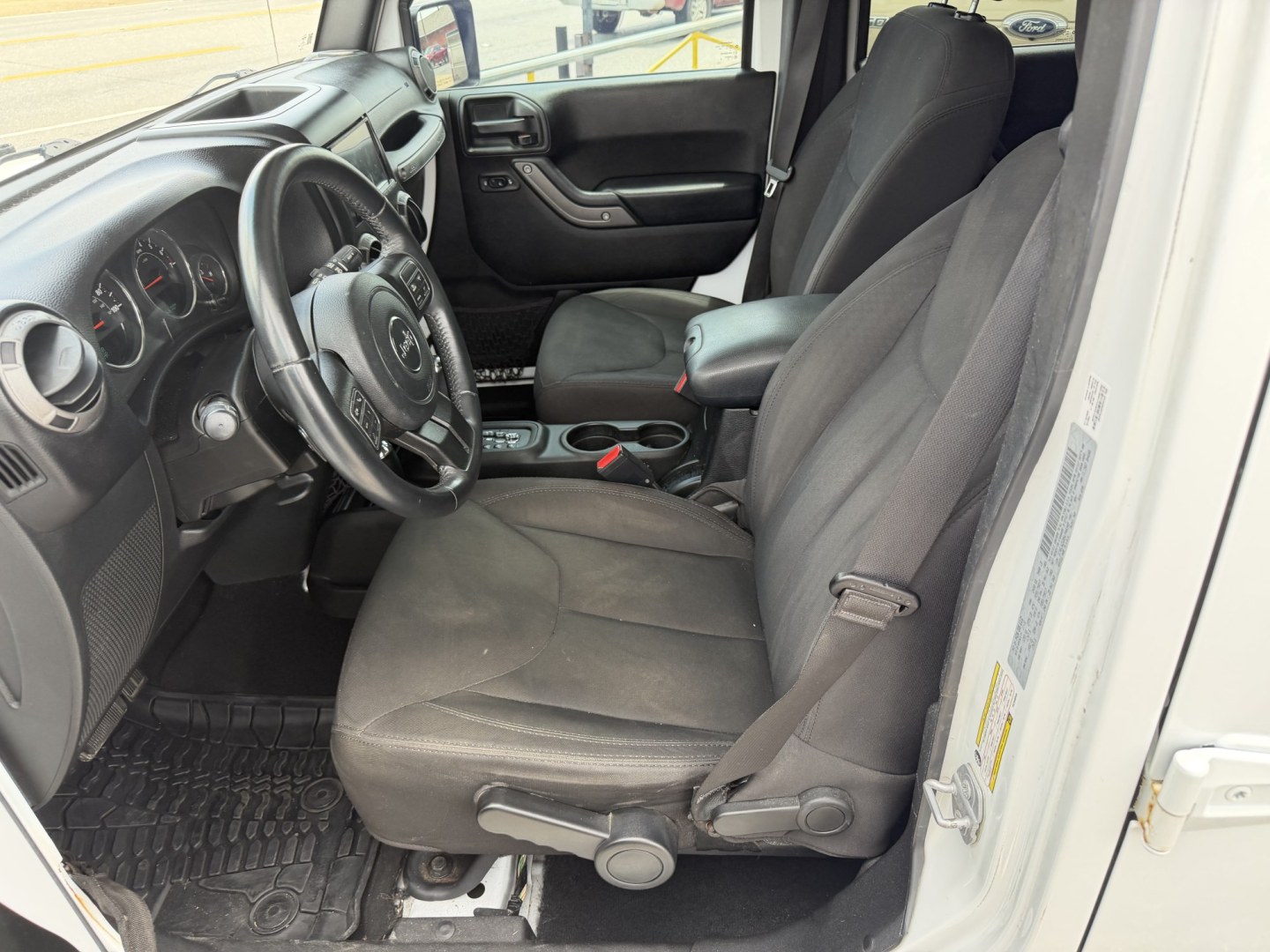 2017 Jeep Wrangler Unlimited Sport 4WD (1C4BJWDG8HL) with an 3.6L V6 DOHC 24V FFV engine, located at 419 N 18th St., Monroe, LA, 71201, (318) 410-9250, 32.514370, -92.105133- Photo#1