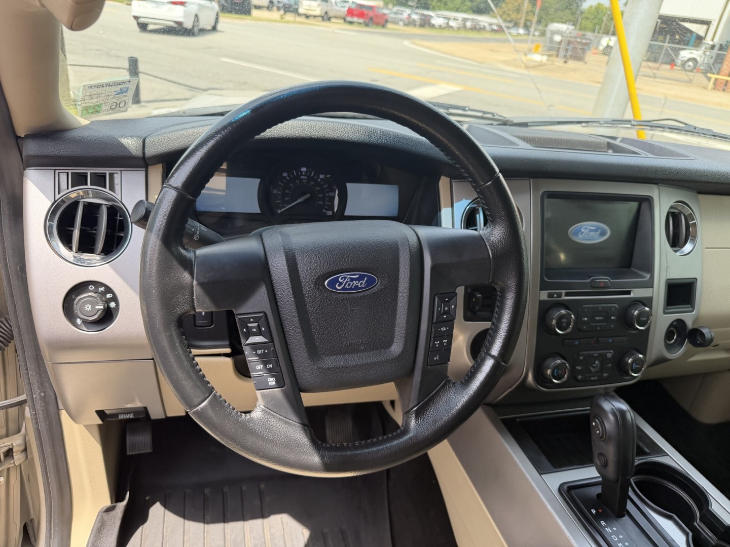 2017 Ford Expedition EL XLT 4WD (1FMJK1JT6HE) with an 3.5L V6 DOHC 24V FFV engine, 6A transmission, located at 419 N 18th St., Monroe, LA, 71201, (318) 410-9250, 32.514370, -92.105133- Photo#2