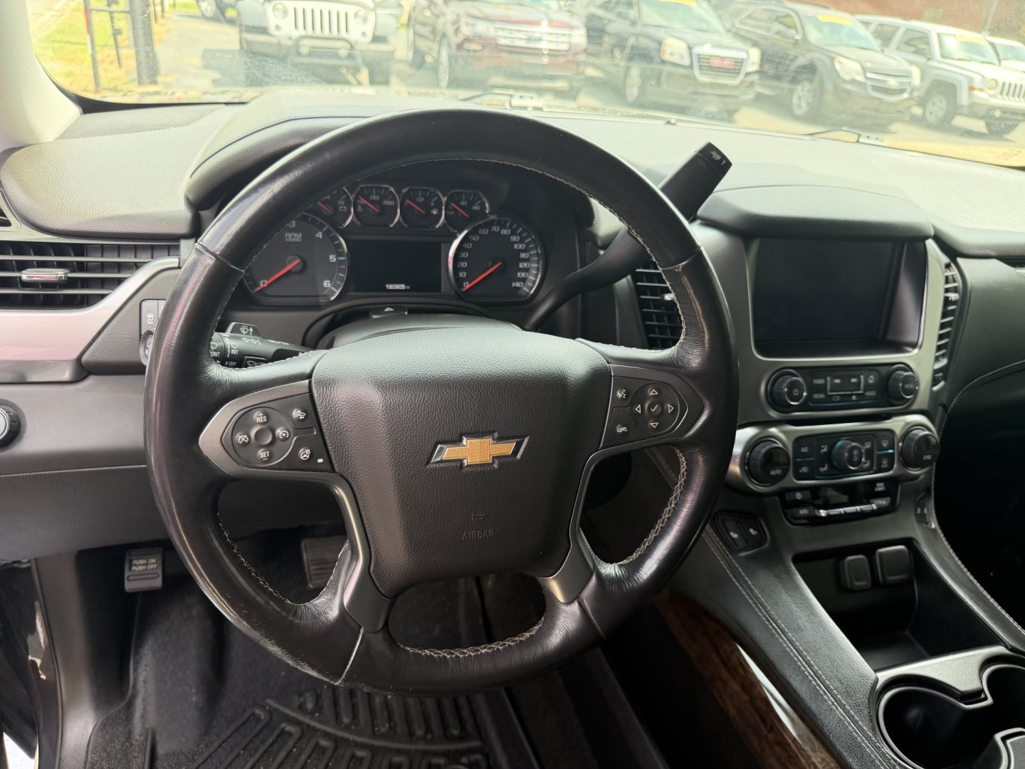 2018 Chevrolet Tahoe LT 2WD (1GNSCBKC6JR) with an 5.3L V8 OHV 16V engine, 6A transmission, located at 419 N 18th St., Monroe, LA, 71201, (318) 410-9250, 32.514370, -92.105133- Photo#2