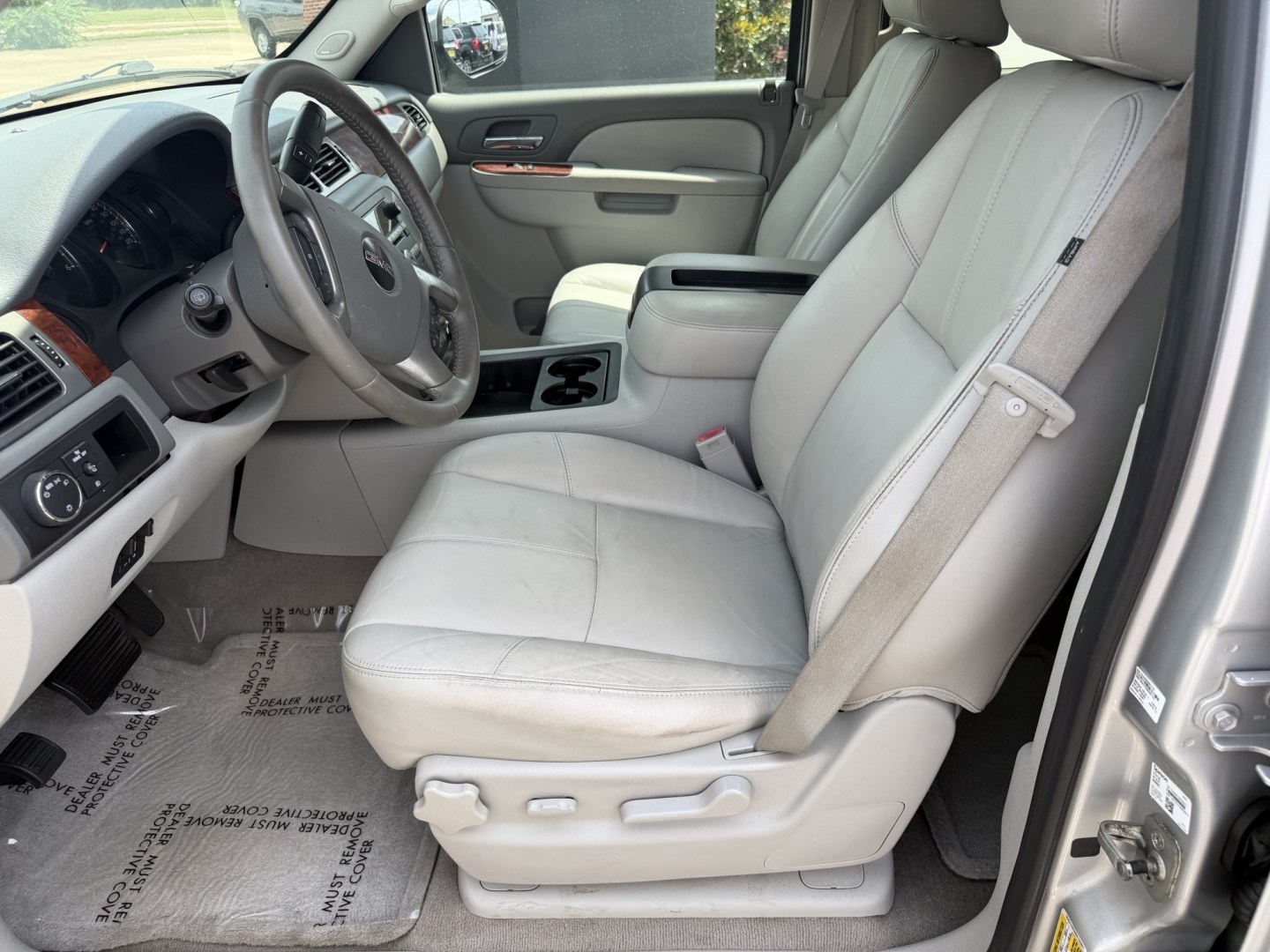 2011 GMC Yukon SLT1 2WD (1GKS1CE04BR) with an 5.3L V8 OHV 16V FFV engine, 4A transmission, located at 419 N 18th St., Monroe, LA, 71201, (318) 410-9250, 32.514370, -92.105133- Photo#1