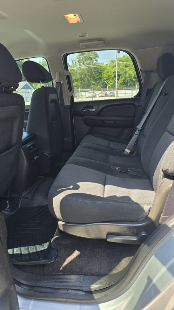 2012 Chevrolet Tahoe LS 2WD (1GNSCAE01CR) with an 5.3L V8 OHV 16V FFV engine, 6-Speed Automatic transmission, located at 419 N 18th St., Monroe, LA, 71201, (318) 410-9250, 32.514370, -92.105133- Photo#4
