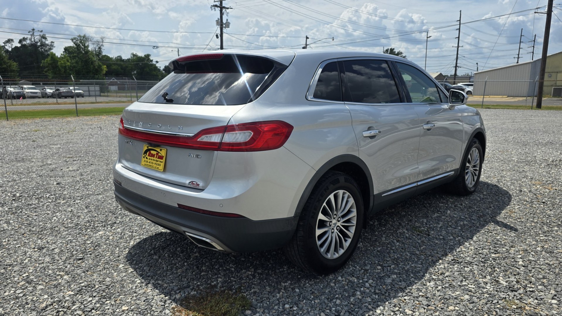 2016 Lincoln MKX Select AWD (2LMTJ8KR8GB) with an 3.7L V6 DOHC 24V engine, 6A transmission, located at 419 N 18th St., Monroe, LA, 71201, (318) 410-9250, 32.514370, -92.105133- Photo#2