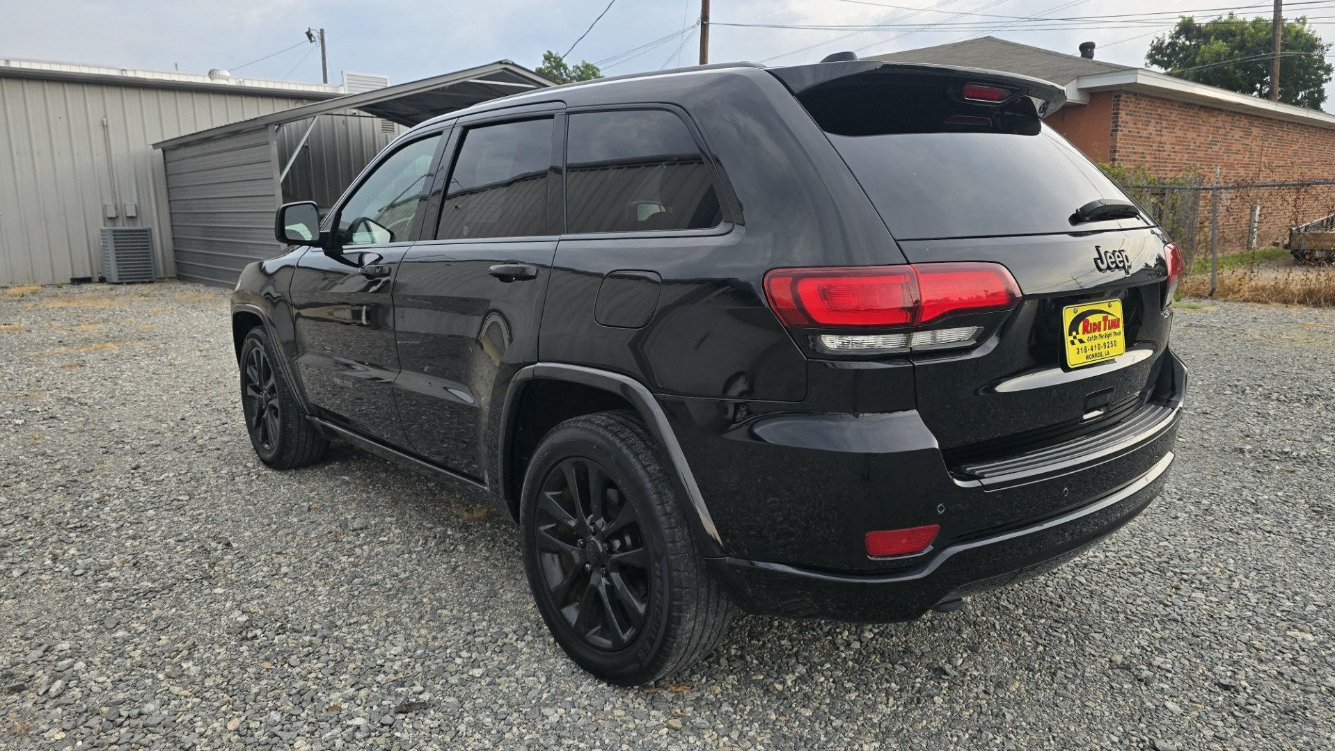 2018 Jeep Grand Cherokee Laredo 2WD (1C4RJEAG1JC) with an 3.6L V6 DOHC 24V engine, 8A transmission, located at 419 N 18th St., Monroe, LA, 71201, (318) 410-9250, 32.514370, -92.105133- Photo#2