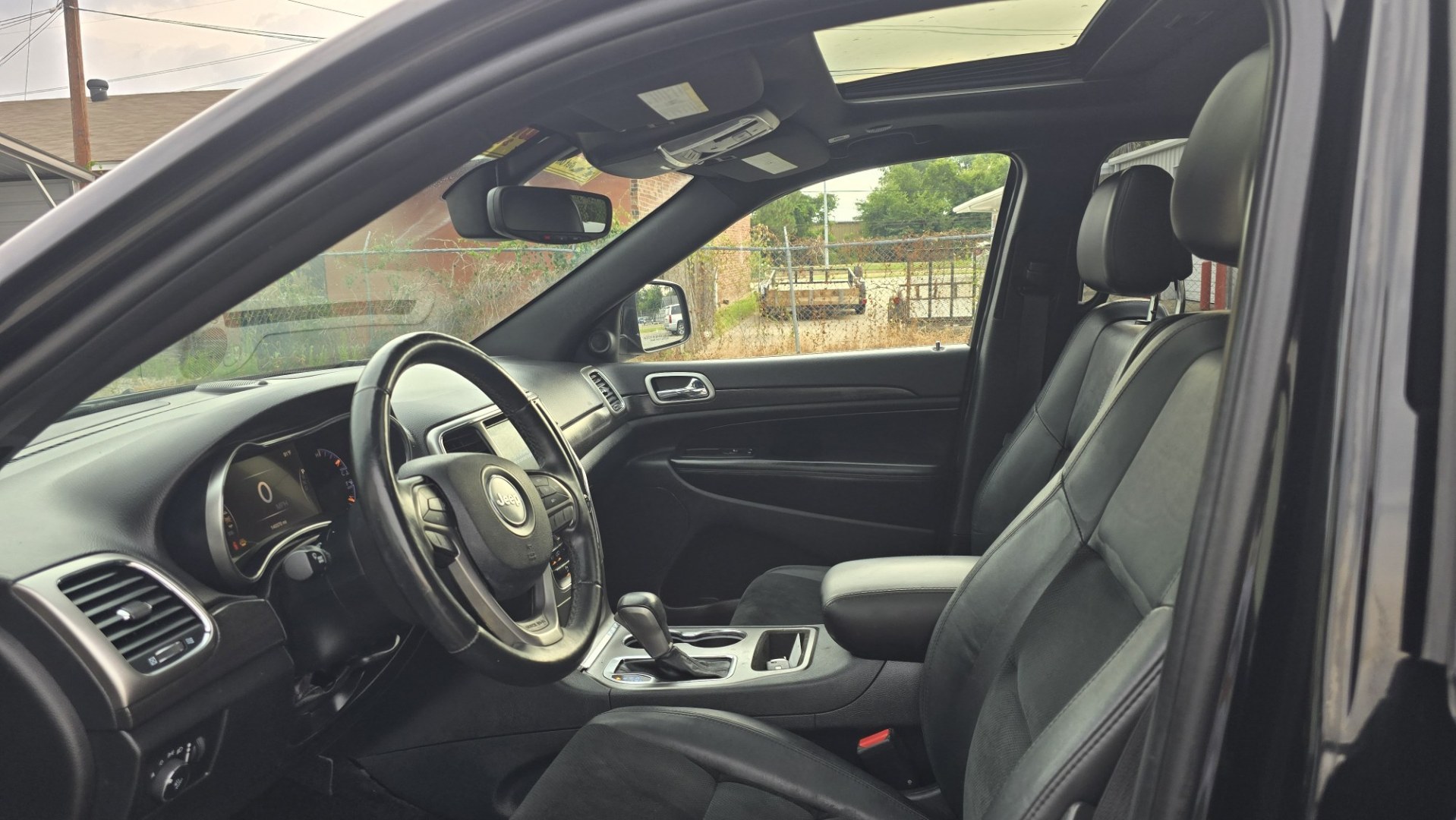 2018 Jeep Grand Cherokee Laredo 2WD (1C4RJEAG1JC) with an 3.6L V6 DOHC 24V engine, 8A transmission, located at 419 N 18th St., Monroe, LA, 71201, (318) 410-9250, 32.514370, -92.105133- Photo#4