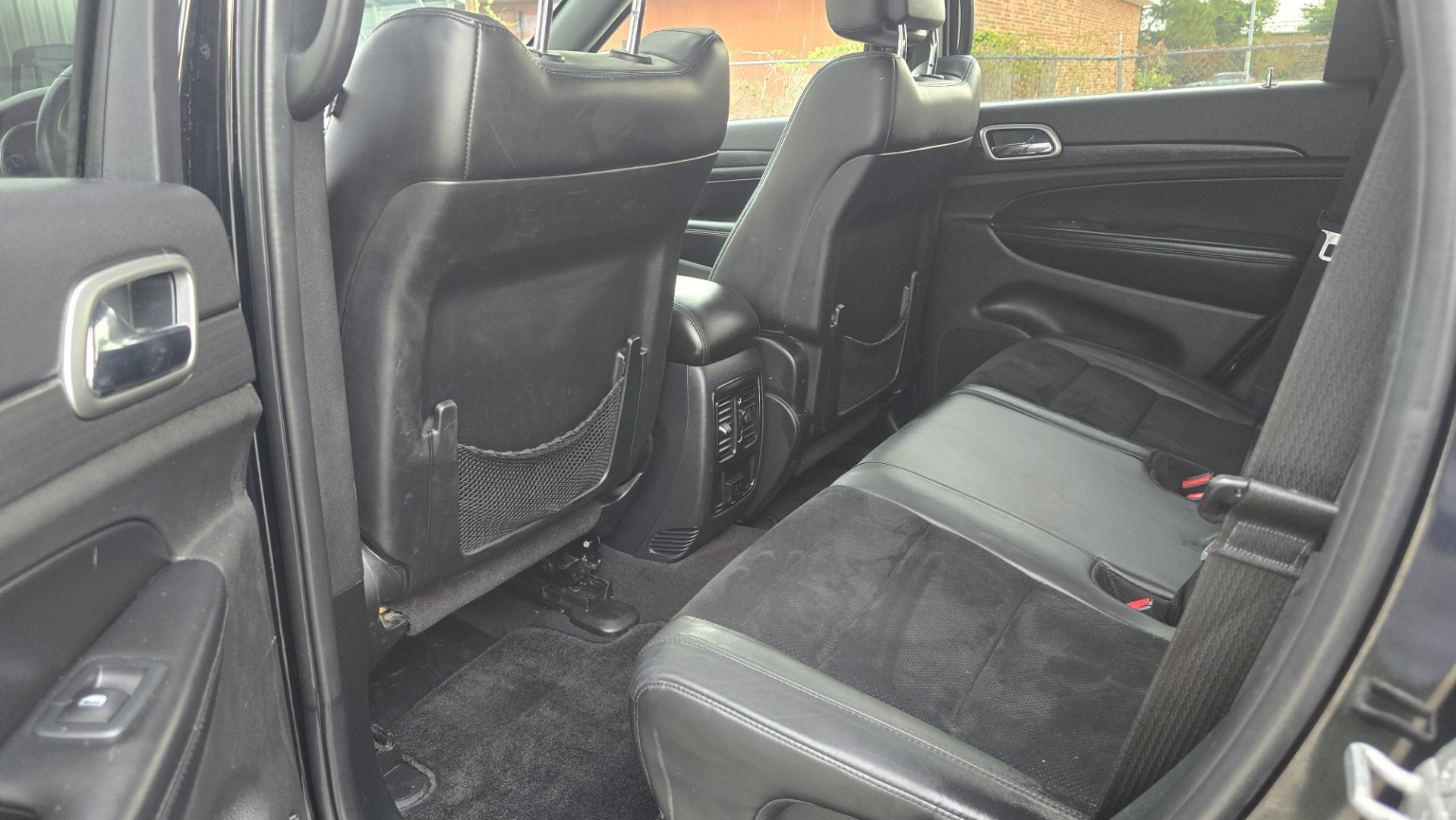 2018 Jeep Grand Cherokee Laredo 2WD (1C4RJEAG1JC) with an 3.6L V6 DOHC 24V engine, 8A transmission, located at 419 N 18th St., Monroe, LA, 71201, (318) 410-9250, 32.514370, -92.105133- Photo#5