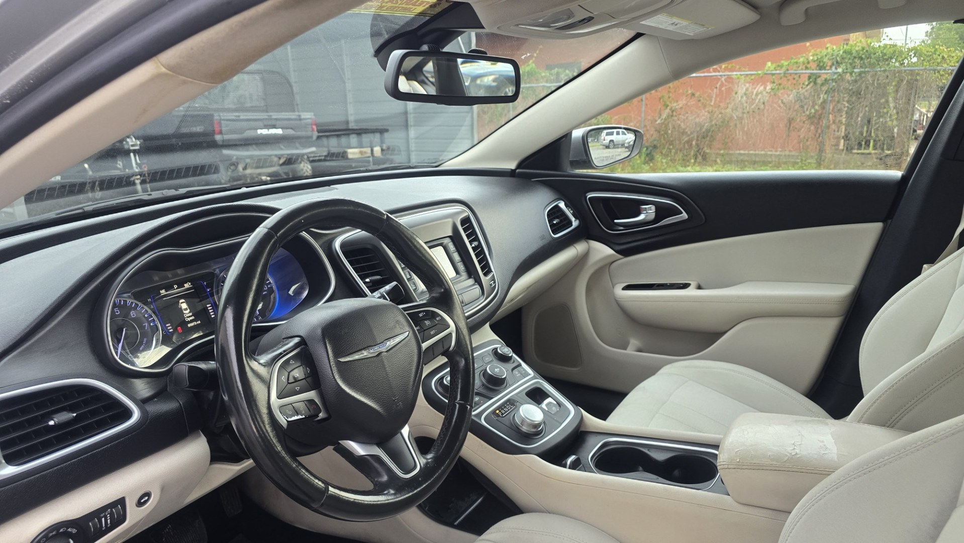 2016 Chrysler 200 LX (1C3CCCFBXGN) with an 2.4L L4 DOHC 16V engine, 9A transmission, located at 419 N 18th St., Monroe, LA, 71201, (318) 410-9250, 32.514370, -92.105133- Photo#4