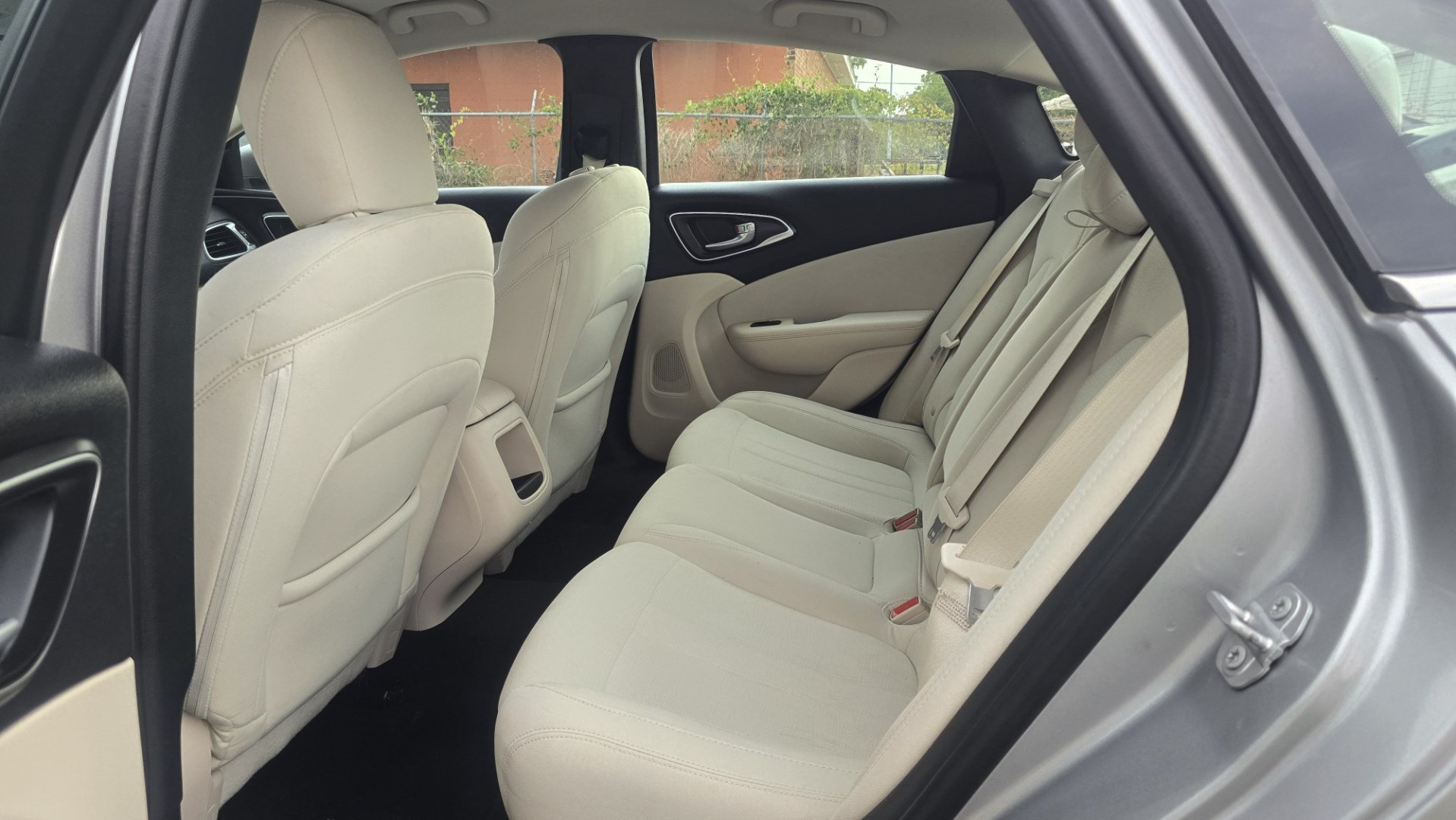 2016 Chrysler 200 LX (1C3CCCFBXGN) with an 2.4L L4 DOHC 16V engine, 9A transmission, located at 419 N 18th St., Monroe, LA, 71201, (318) 410-9250, 32.514370, -92.105133- Photo#5