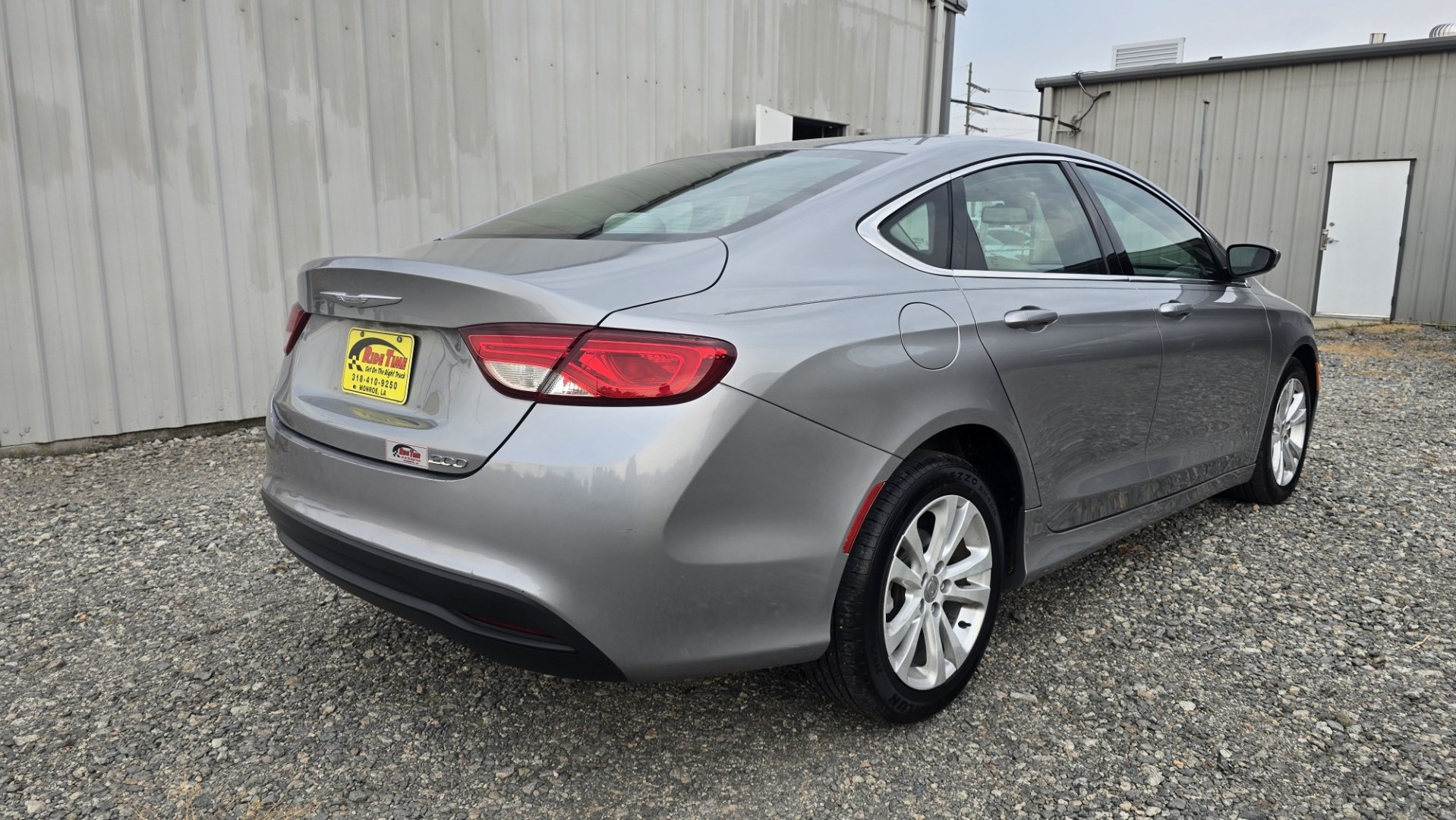 2016 Chrysler 200 LX (1C3CCCFBXGN) with an 2.4L L4 DOHC 16V engine, 9A transmission, located at 419 N 18th St., Monroe, LA, 71201, (318) 410-9250, 32.514370, -92.105133- Photo#3