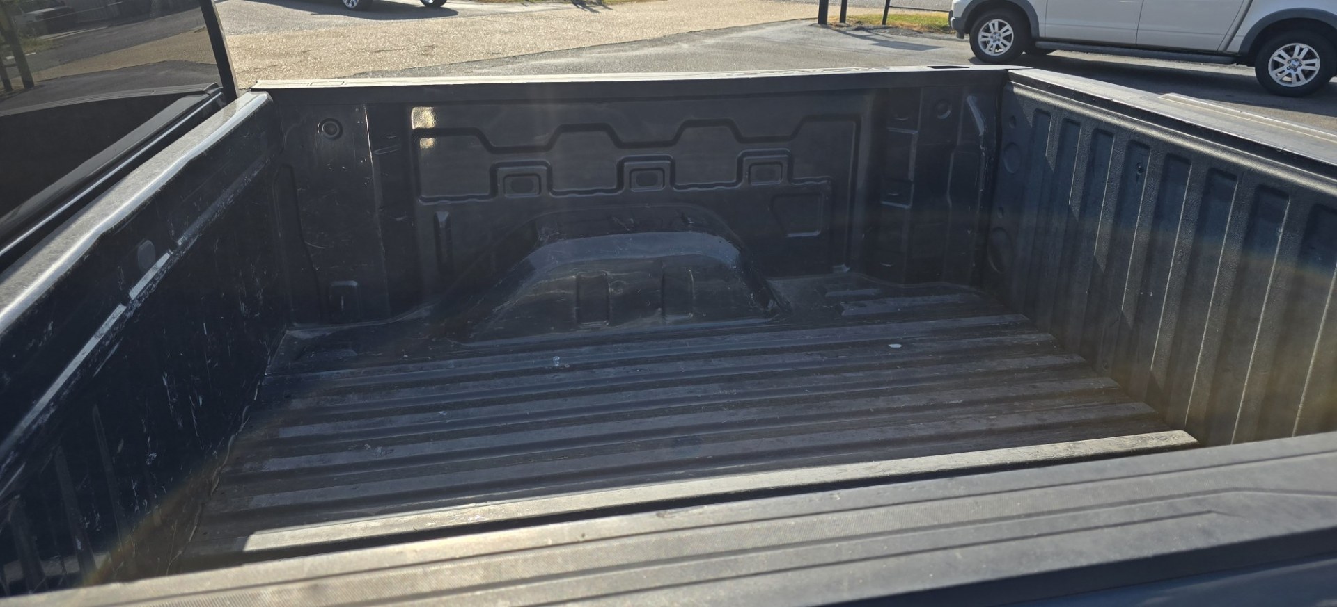 2019 Chevrolet Silverado 1500 LT Crew Cab 2WD (1GCPWCEK1KZ) with an 2.7L L4 DOHC 16V TURBO engine, 6A transmission, located at 419 N 18th St., Monroe, LA, 71201, (318) 410-9250, 32.514370, -92.105133- Photo#6