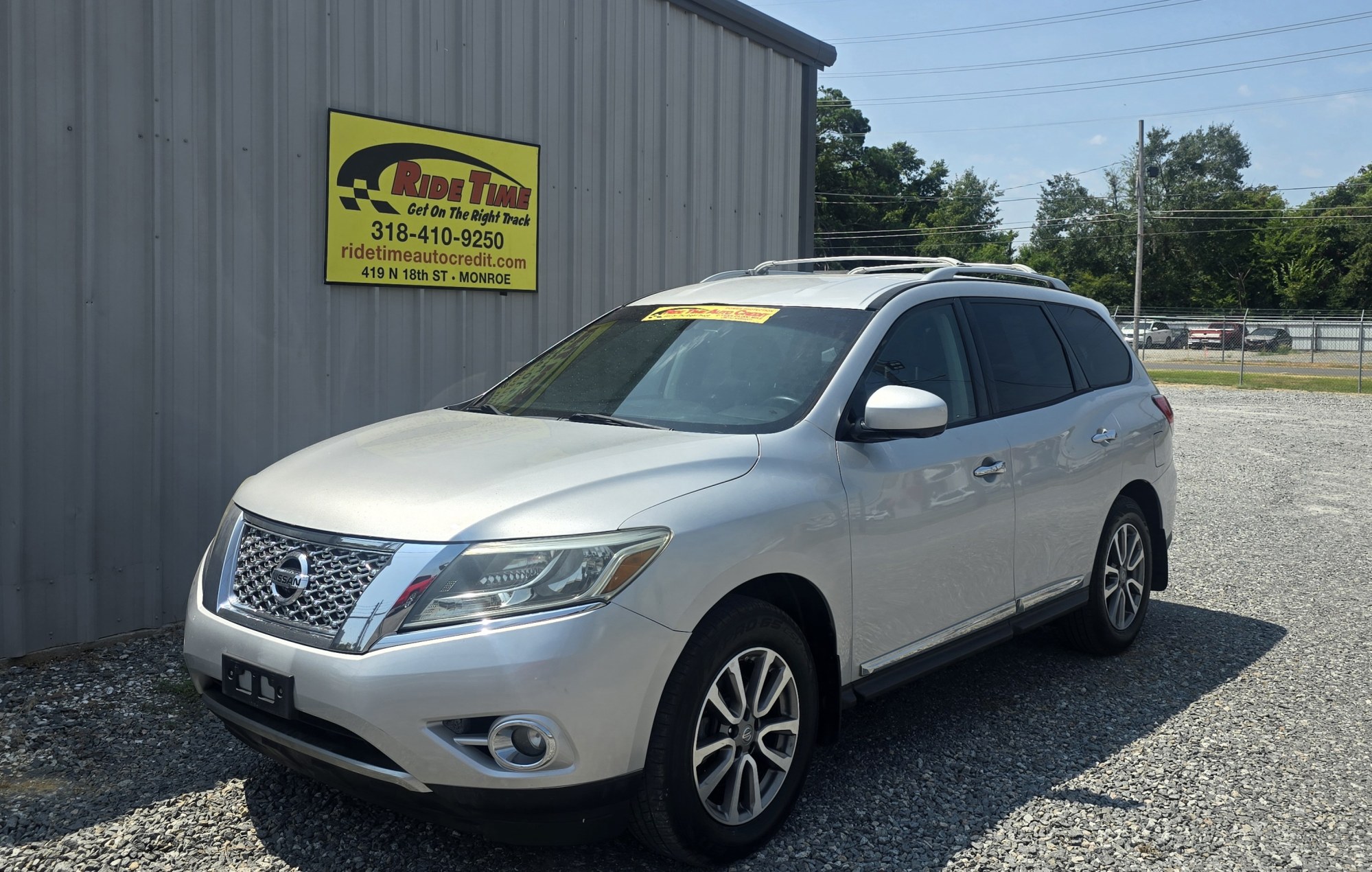 photo of 2015 Nissan Pathfinder S 2WD