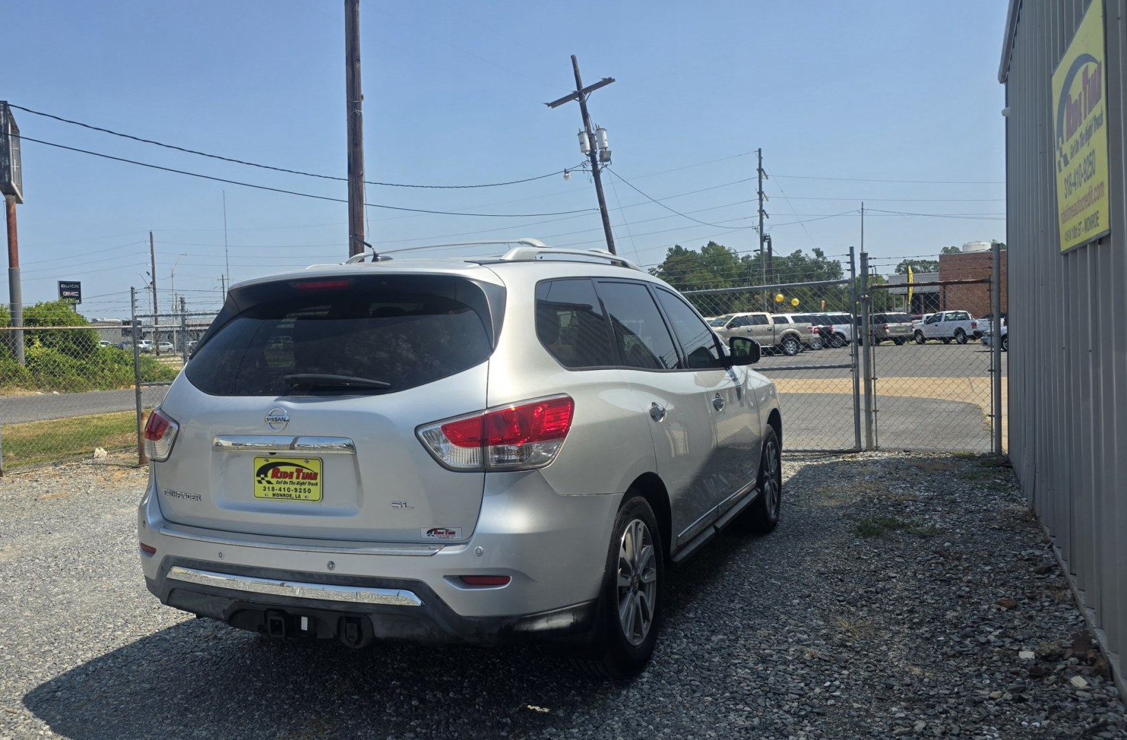 2015 Nissan Pathfinder S 2WD (5N1AR2MNXFC) with an 3.5L V6 DOHC 24V engine, Continuously Variable Transmission transmission, located at 419 N 18th St., Monroe, LA, 71201, (318) 410-9250, 32.514370, -92.105133- Photo#2