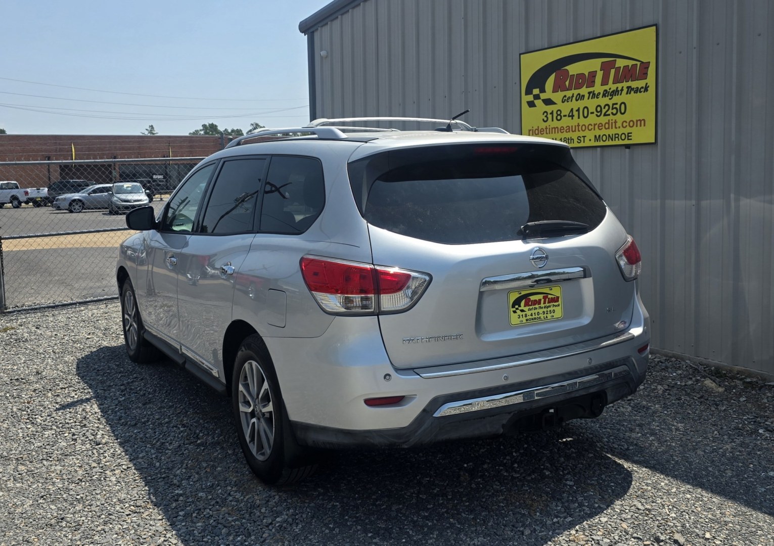 2015 Nissan Pathfinder S 2WD (5N1AR2MNXFC) with an 3.5L V6 DOHC 24V engine, Continuously Variable Transmission transmission, located at 419 N 18th St., Monroe, LA, 71201, (318) 410-9250, 32.514370, -92.105133- Photo#3
