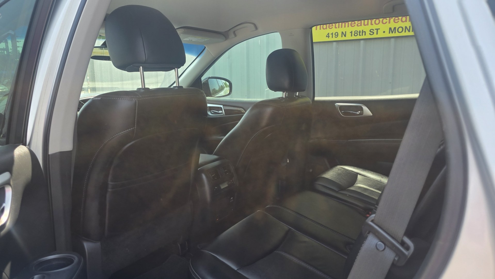 2015 Nissan Pathfinder S 2WD (5N1AR2MNXFC) with an 3.5L V6 DOHC 24V engine, Continuously Variable Transmission transmission, located at 419 N 18th St., Monroe, LA, 71201, (318) 410-9250, 32.514370, -92.105133- Photo#5