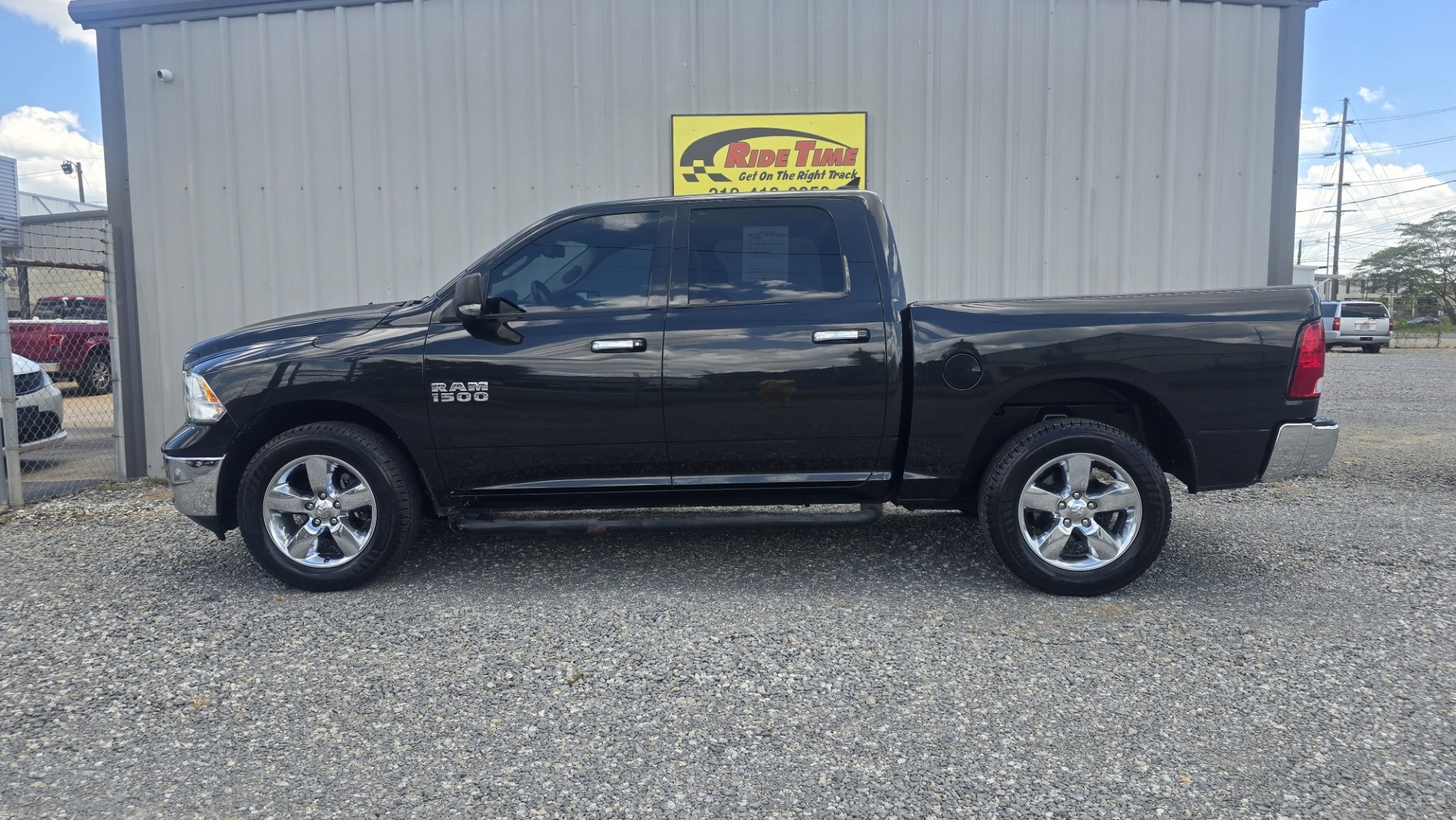 2016 RAM 1500 SLT Crew Cab SWB 4WD (1C6RR7LG9GS) with an 3.6L V6 DOHC 24V FFV engine, 6A transmission, located at 419 N 18th St., Monroe, LA, 71201, (318) 410-9250, 32.514370, -92.105133- Photo#4