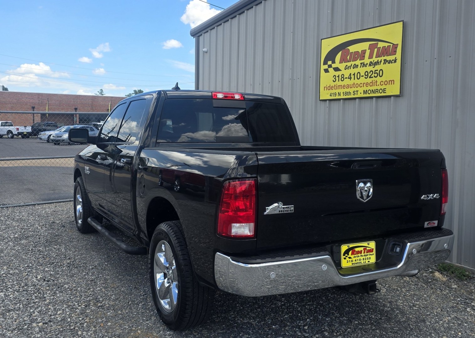 2016 RAM 1500 SLT Crew Cab SWB 4WD (1C6RR7LG9GS) with an 3.6L V6 DOHC 24V FFV engine, 6A transmission, located at 419 N 18th St., Monroe, LA, 71201, (318) 410-9250, 32.514370, -92.105133- Photo#2