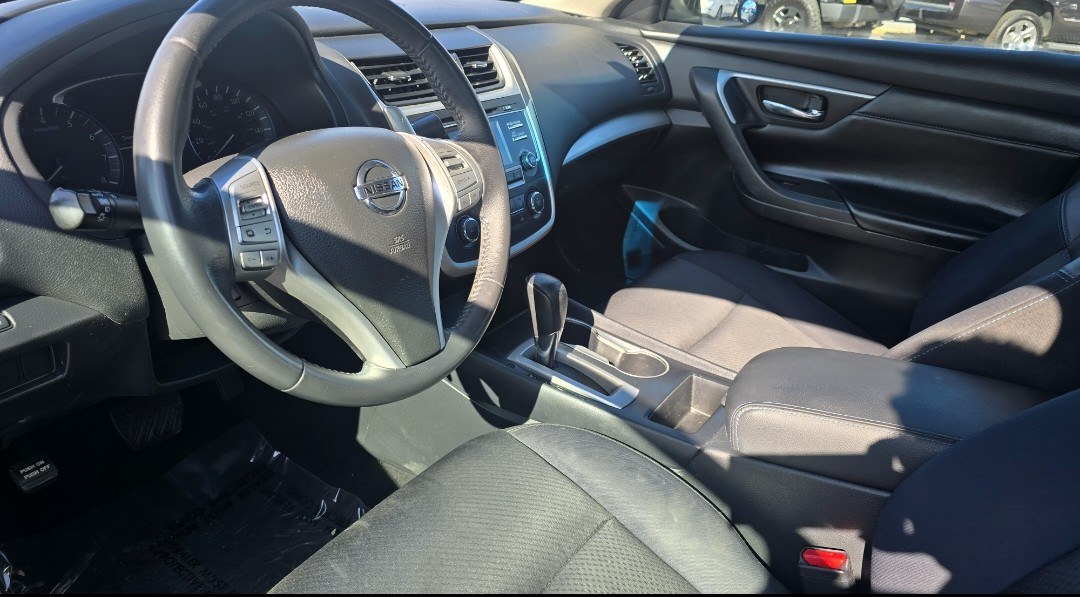 2017 Nissan Altima 2.5 S (1N4AL3AP7HC) with an 2.5L L4 DOHC 16V engine, CVT transmission, located at 419 N 18th St., Monroe, LA, 71201, (318) 410-9250, 32.514370, -92.105133- Photo#5