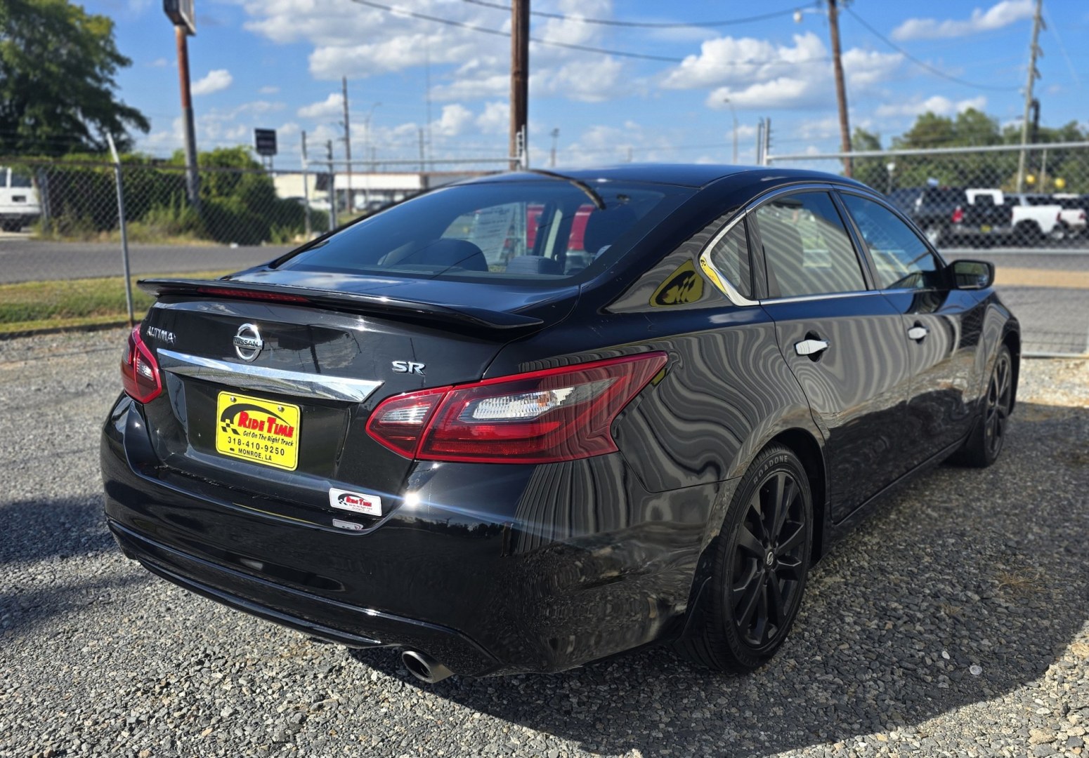 2017 Nissan Altima 2.5 S (1N4AL3AP7HC) with an 2.5L L4 DOHC 16V engine, CVT transmission, located at 419 N 18th St., Monroe, LA, 71201, (318) 410-9250, 32.514370, -92.105133- Photo#3