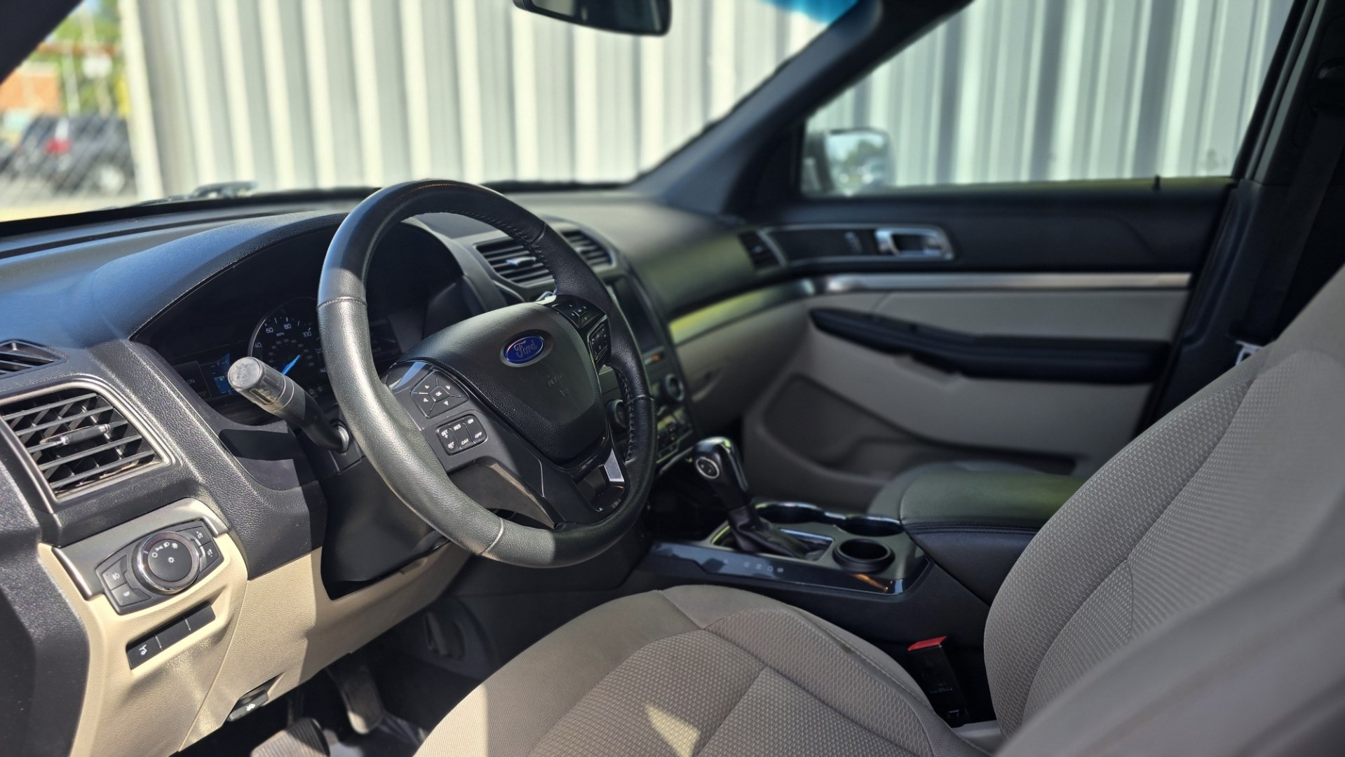 2019 Ford Explorer XLT FWD (1FM5K7D81KG) with an 3.5L V6 DOHC 24V engine, 6A transmission, located at 419 N 18th St., Monroe, LA, 71201, (318) 410-9250, 32.514370, -92.105133- Photo#5