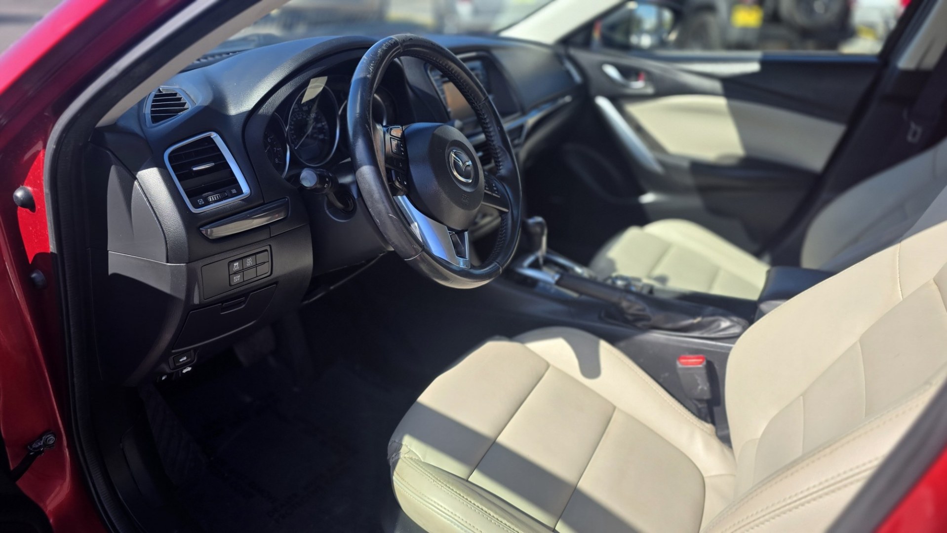 2014 Mazda Mazda6 i Touring Plus (JM1GJ1T66E1) with an 2.5L L4 DOHC 16V engine, 6-Speed Automatic transmission, located at 419 N 18th St., Monroe, LA, 71201, (318) 410-9250, 32.514370, -92.105133- Photo#5