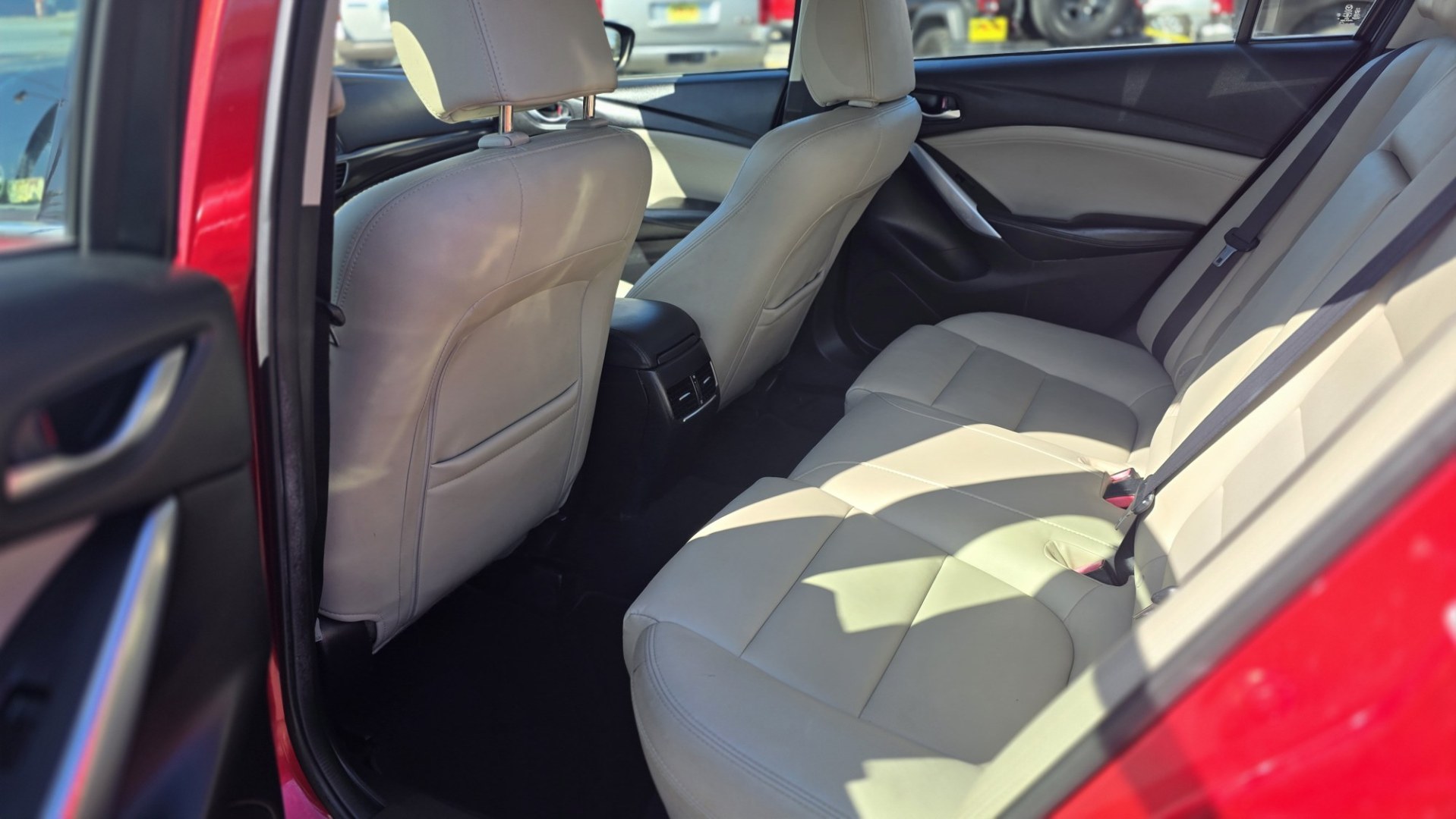 2014 Mazda Mazda6 i Touring Plus (JM1GJ1T66E1) with an 2.5L L4 DOHC 16V engine, 6-Speed Automatic transmission, located at 419 N 18th St., Monroe, LA, 71201, (318) 410-9250, 32.514370, -92.105133- Photo#6