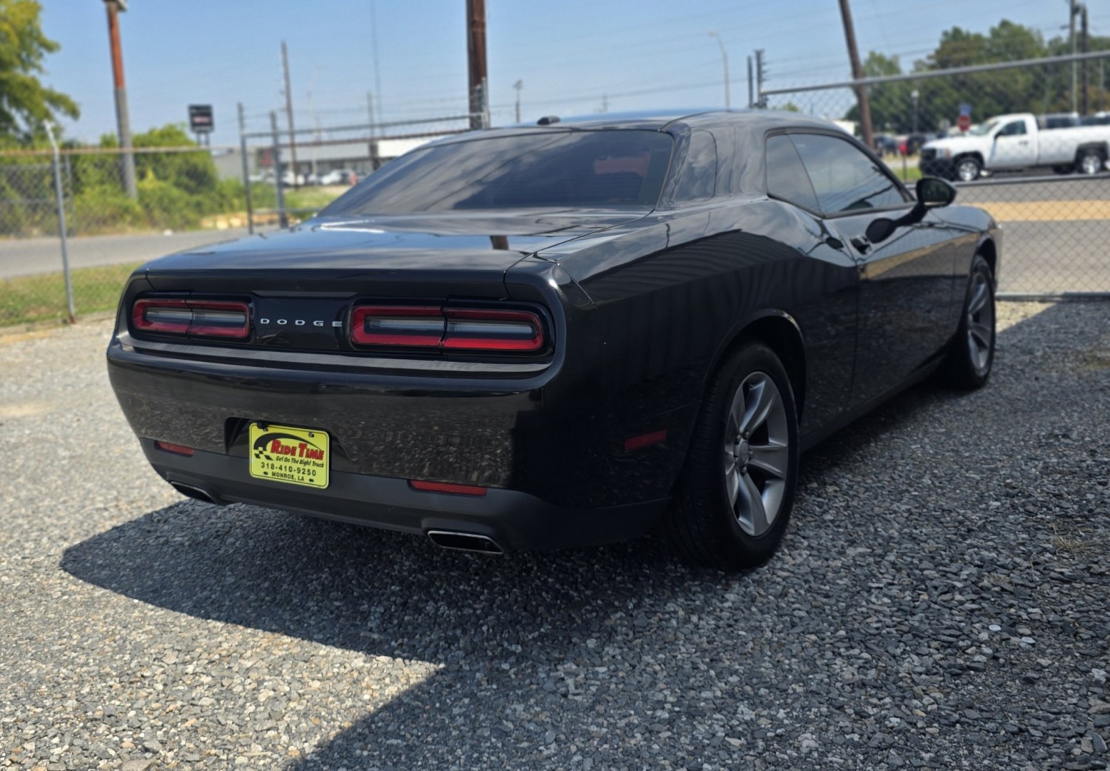 2015 Dodge Challenger SXT (2C3CDZAG5FH) with an 3.6L V6 DOHC 24V engine, 5A transmission, located at 419 N 18th St., Monroe, LA, 71201, (318) 410-9250, 32.514370, -92.105133- Photo#3