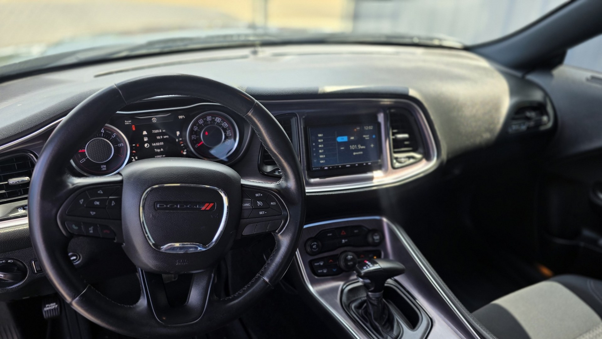 2015 Dodge Challenger SXT (2C3CDZAG5FH) with an 3.6L V6 DOHC 24V engine, 5A transmission, located at 419 N 18th St., Monroe, LA, 71201, (318) 410-9250, 32.514370, -92.105133- Photo#5