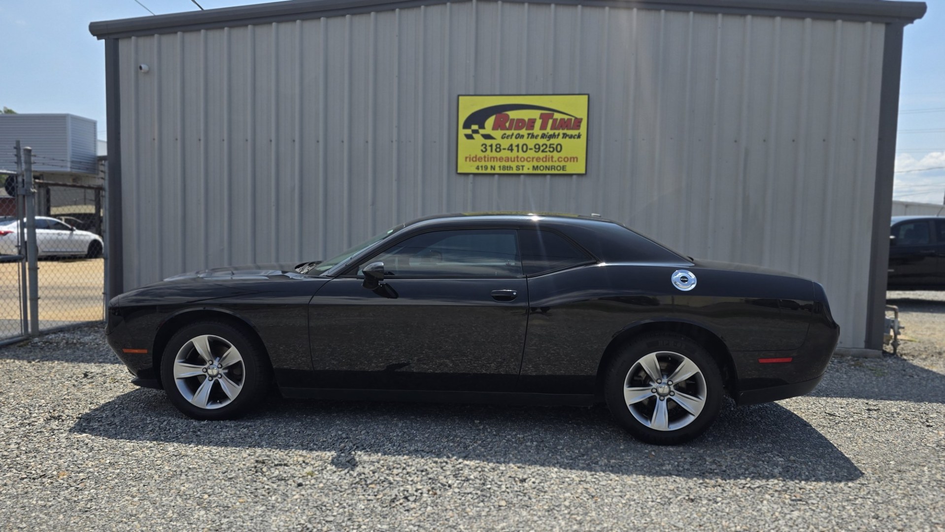 2015 Dodge Challenger SXT (2C3CDZAG5FH) with an 3.6L V6 DOHC 24V engine, 5A transmission, located at 419 N 18th St., Monroe, LA, 71201, (318) 410-9250, 32.514370, -92.105133- Photo#2
