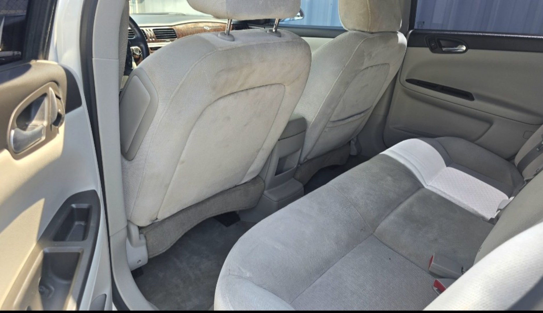 2014 Chevrolet Impala LS (2G1WA5E39E1) with an 3.6L V6 DOHC 16V FFV engine, 6-Speed Automatic transmission, located at 419 N 18th St., Monroe, LA, 71201, (318) 410-9250, 32.514370, -92.105133- Photo#6