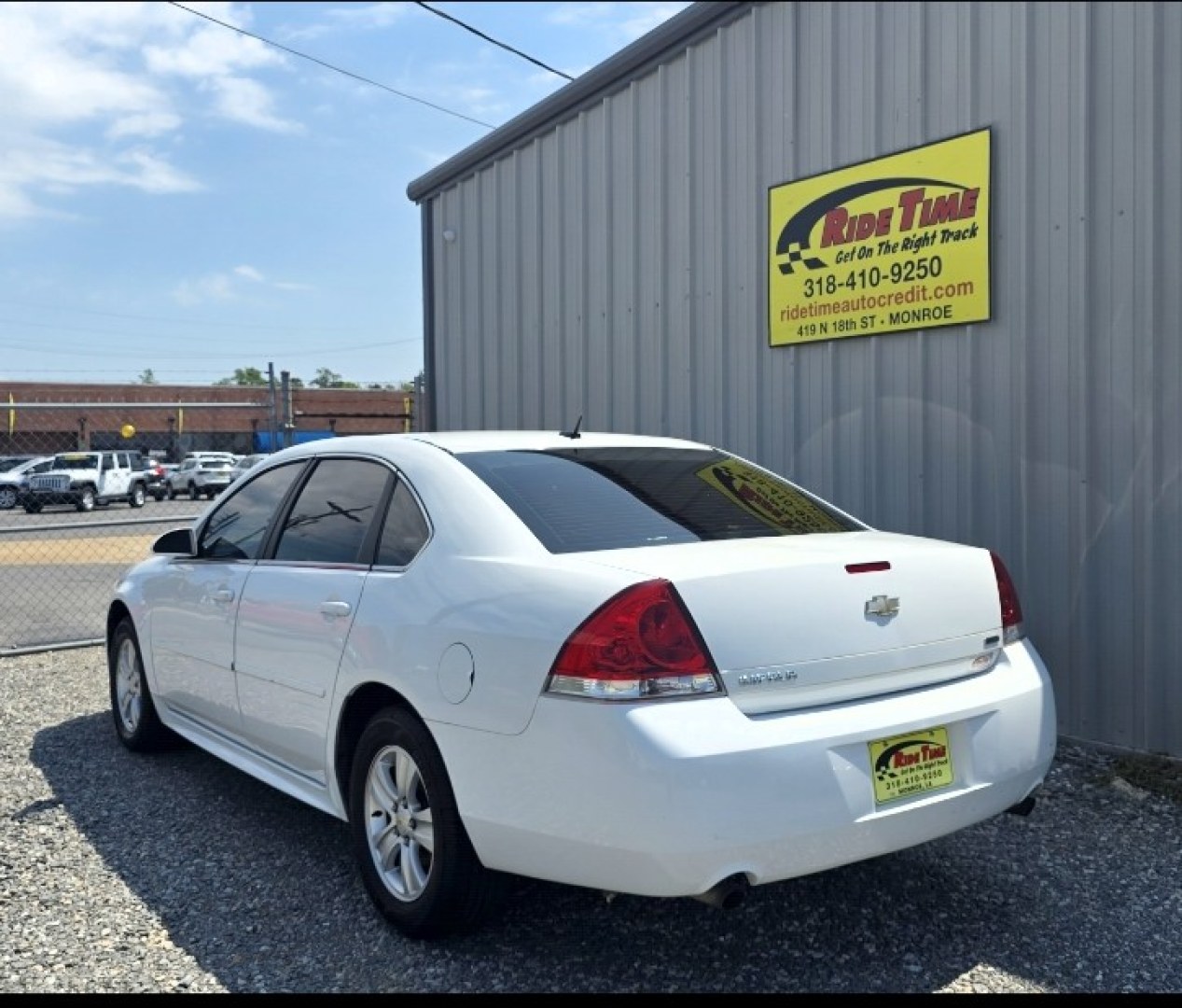 2014 Chevrolet Impala LS (2G1WA5E39E1) with an 3.6L V6 DOHC 16V FFV engine, 6-Speed Automatic transmission, located at 419 N 18th St., Monroe, LA, 71201, (318) 410-9250, 32.514370, -92.105133- Photo#3