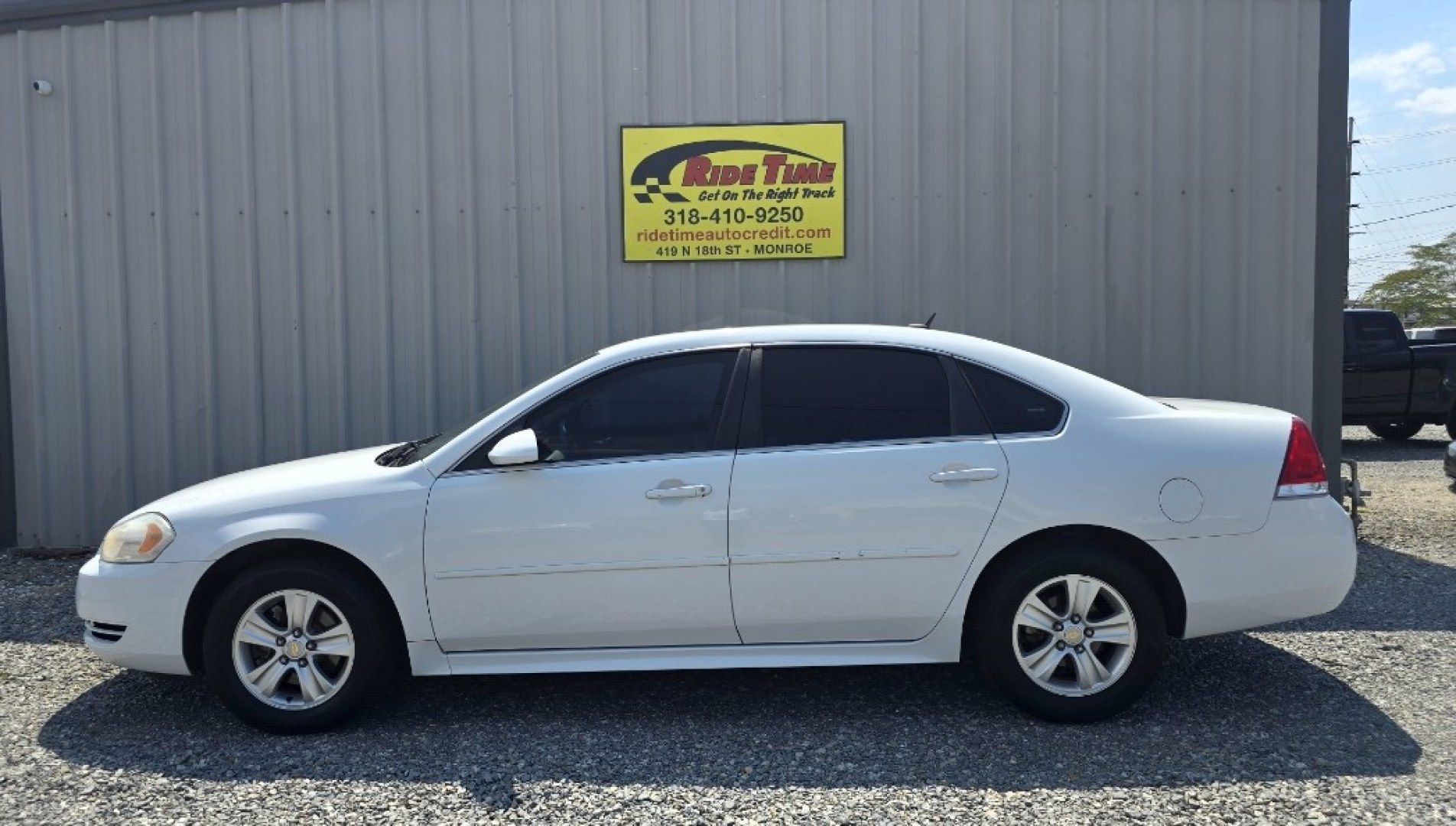 2014 Chevrolet Impala LS (2G1WA5E39E1) with an 3.6L V6 DOHC 16V FFV engine, 6-Speed Automatic transmission, located at 419 N 18th St., Monroe, LA, 71201, (318) 410-9250, 32.514370, -92.105133- Photo#2