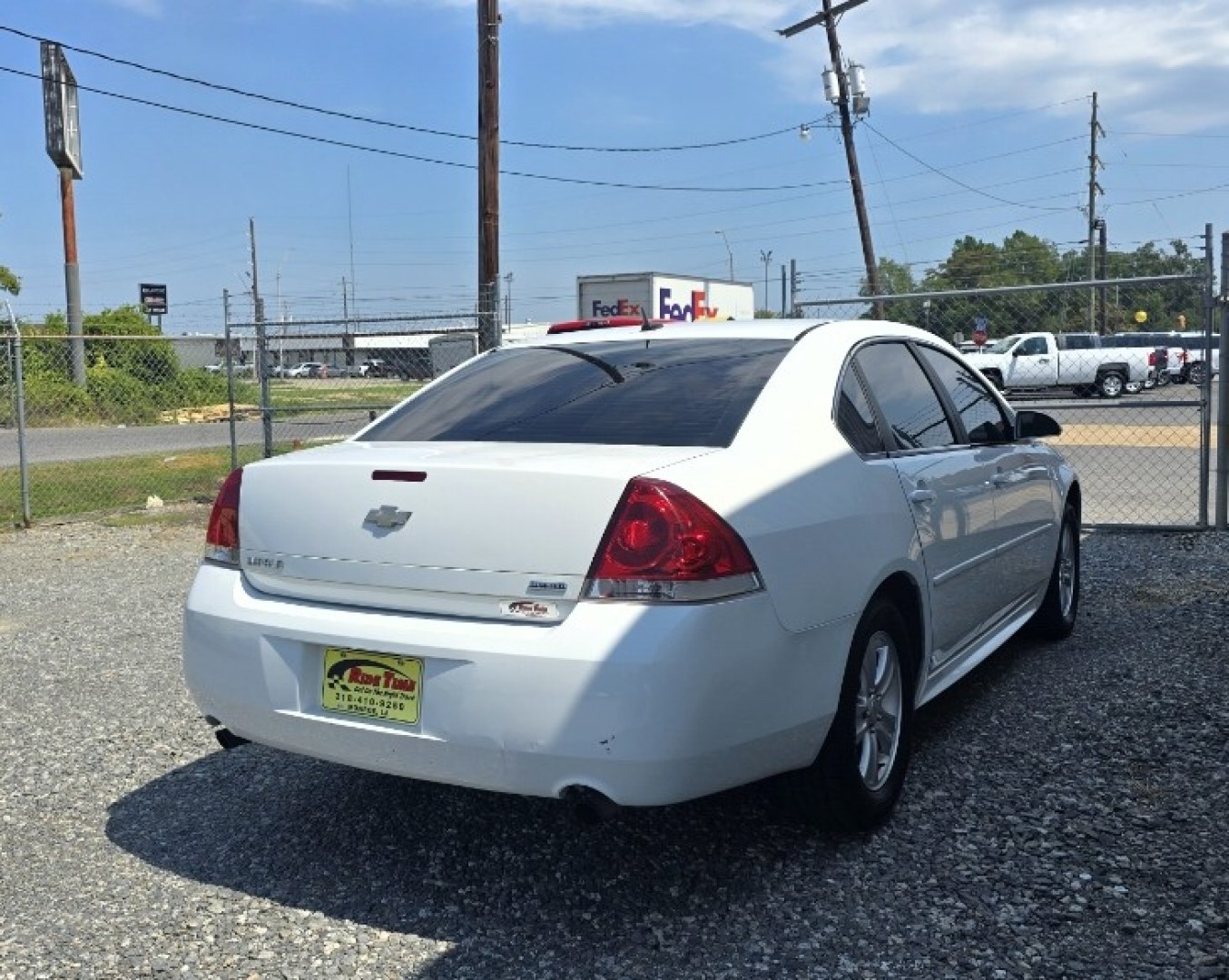 2014 Chevrolet Impala LS (2G1WA5E39E1) with an 3.6L V6 DOHC 16V FFV engine, 6-Speed Automatic transmission, located at 419 N 18th St., Monroe, LA, 71201, (318) 410-9250, 32.514370, -92.105133- Photo#4