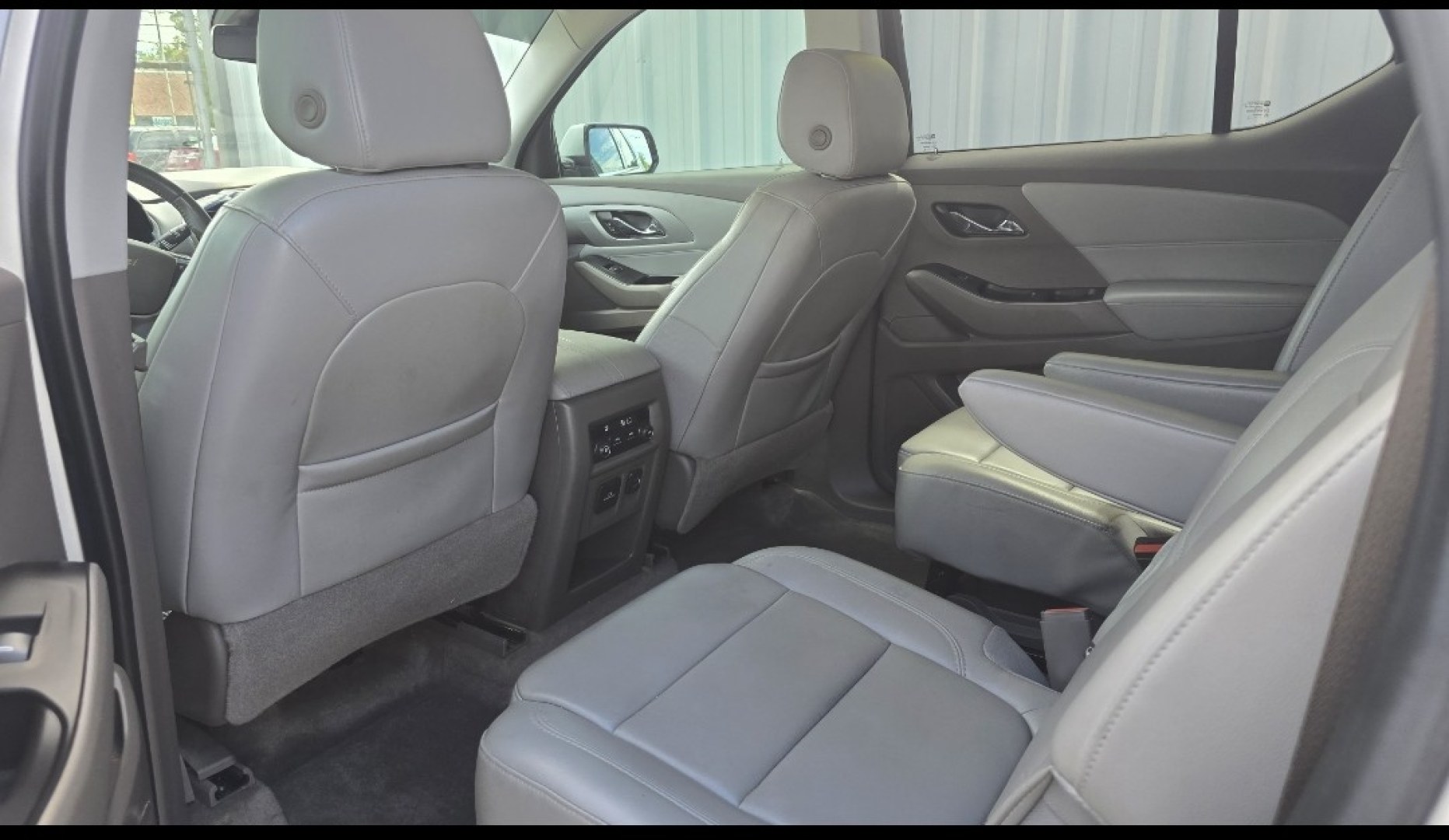 2018 Chevrolet Traverse LT Leather FWD (1GNERHKW2JJ) with an 3.6L V6 DOHC 24V engine, 9A transmission, located at 419 N 18th St., Monroe, LA, 71201, (318) 410-9250, 32.514370, -92.105133- Photo#6