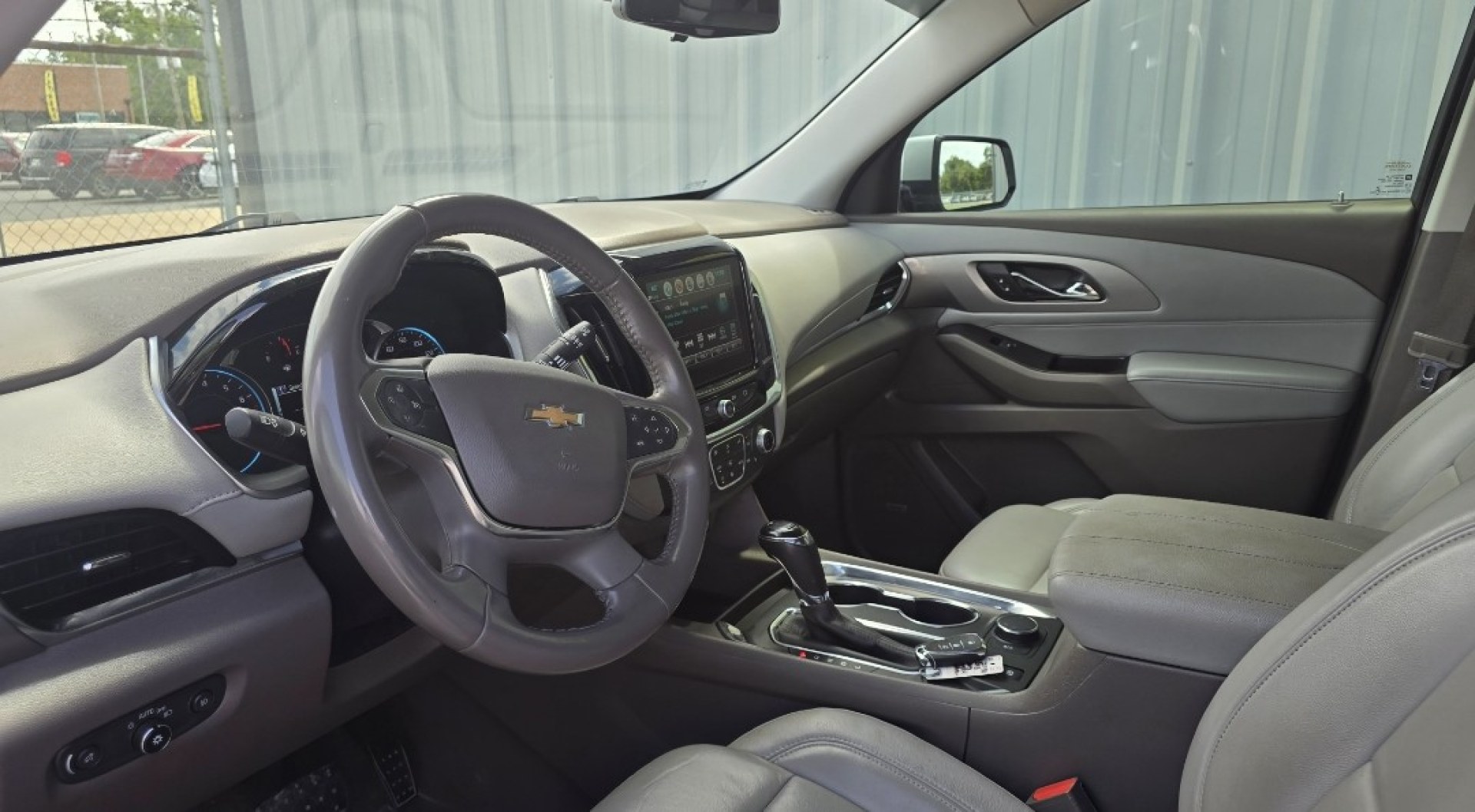 2018 Chevrolet Traverse LT Leather FWD (1GNERHKW2JJ) with an 3.6L V6 DOHC 24V engine, 9A transmission, located at 419 N 18th St., Monroe, LA, 71201, (318) 410-9250, 32.514370, -92.105133- Photo#5