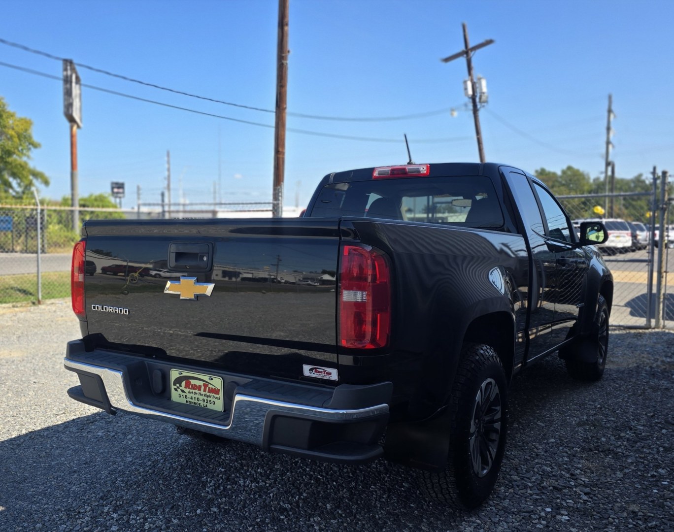 2015 Chevrolet Colorado WT Ext. Cab 2WD (1GCHS1EA6F1) with an 2.5L L4 DOHC 16V GAS engine, 6 SPEED MANUAL TRANSMISSION transmission, located at 419 N 18th St., Monroe, LA, 71201, (318) 410-9250, 32.514370, -92.105133- Photo#4