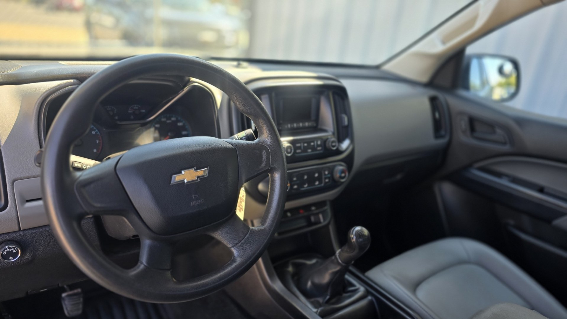 2015 Chevrolet Colorado WT Ext. Cab 2WD (1GCHS1EA6F1) with an 2.5L L4 DOHC 16V GAS engine, 6 SPEED MANUAL TRANSMISSION transmission, located at 419 N 18th St., Monroe, LA, 71201, (318) 410-9250, 32.514370, -92.105133- Photo#5