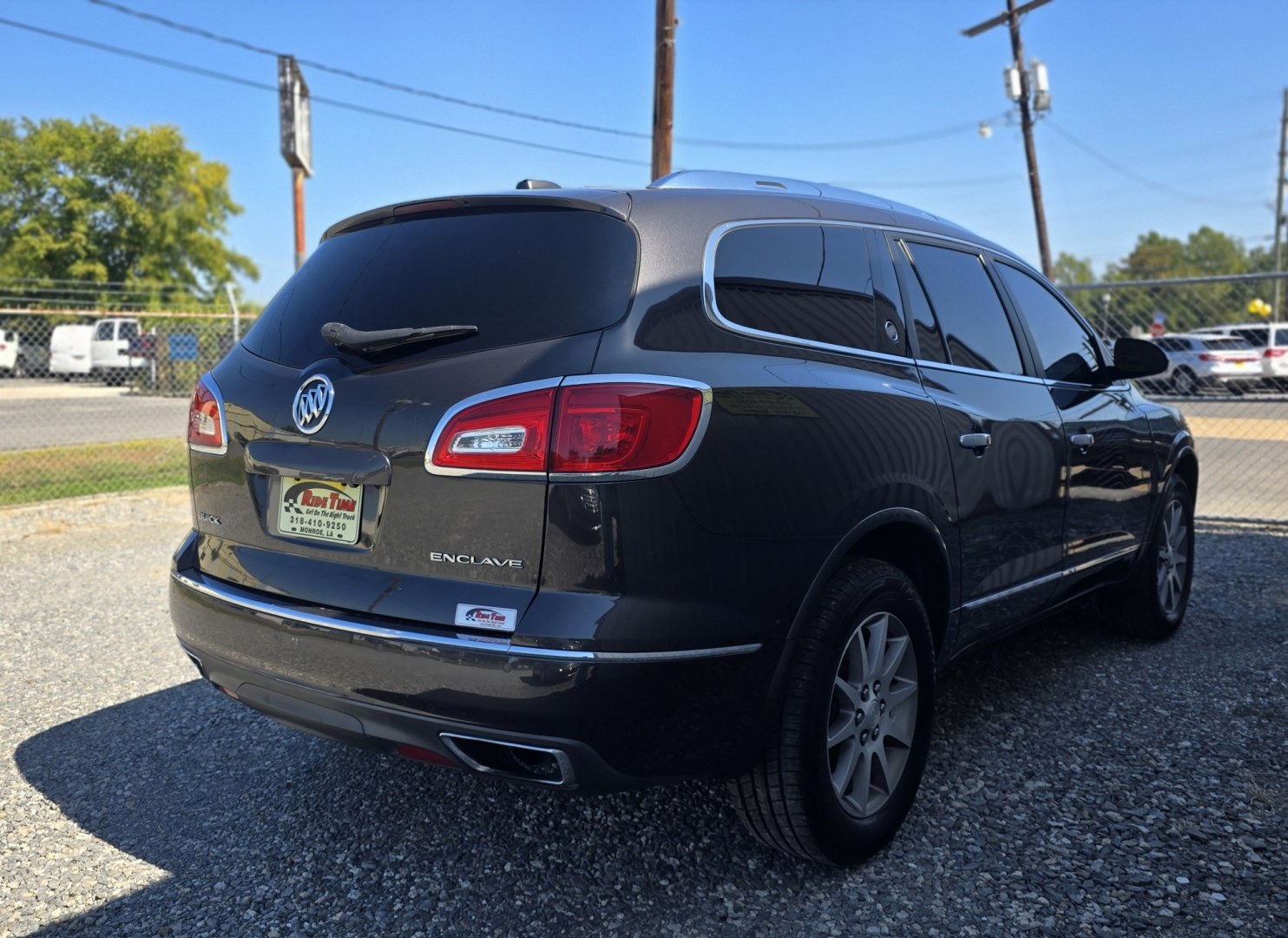 2017 Buick Enclave Leather FWD (5GAKRBKD8HJ) with an 3.6L V6 DOHC 24V engine, 6A transmission, located at 419 N 18th St., Monroe, LA, 71201, (318) 410-9250, 32.514370, -92.105133- Photo#4