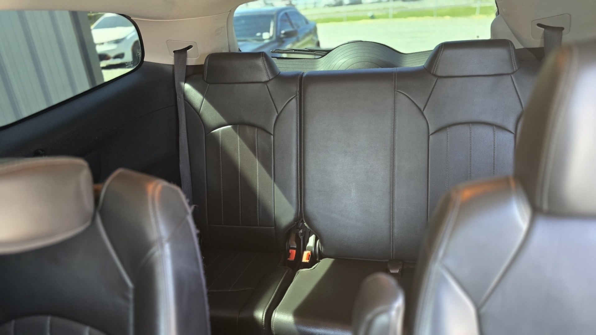 2017 Buick Enclave Leather FWD (5GAKRBKD8HJ) with an 3.6L V6 DOHC 24V engine, 6A transmission, located at 419 N 18th St., Monroe, LA, 71201, (318) 410-9250, 32.514370, -92.105133- Photo#7