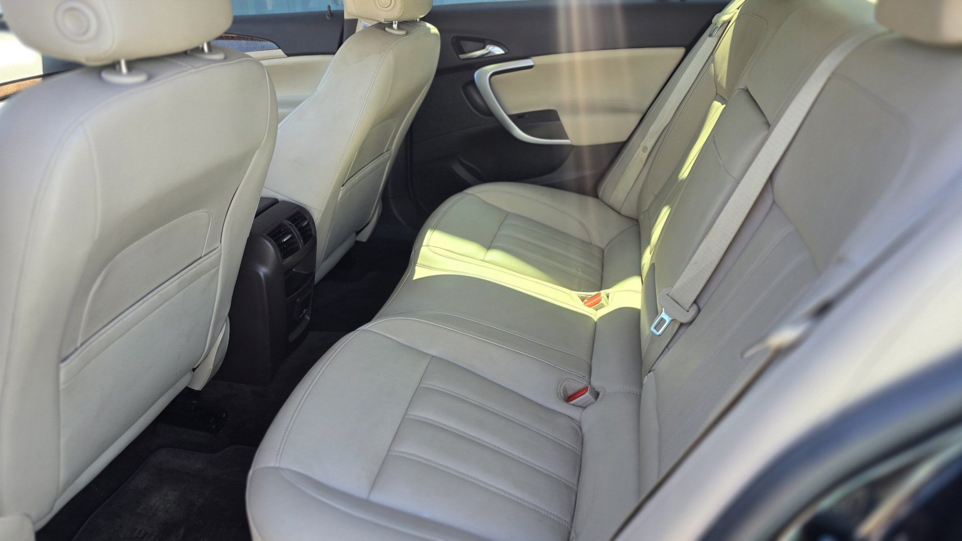 2012 Buick Regal Turbo Premium 1 (2G4GS5EVXC9) with an 2.0L L4 DOHC 16V TURBO engine, 6A transmission, located at 419 N 18th St., Monroe, LA, 71201, (318) 410-9250, 32.514370, -92.105133- Photo#6