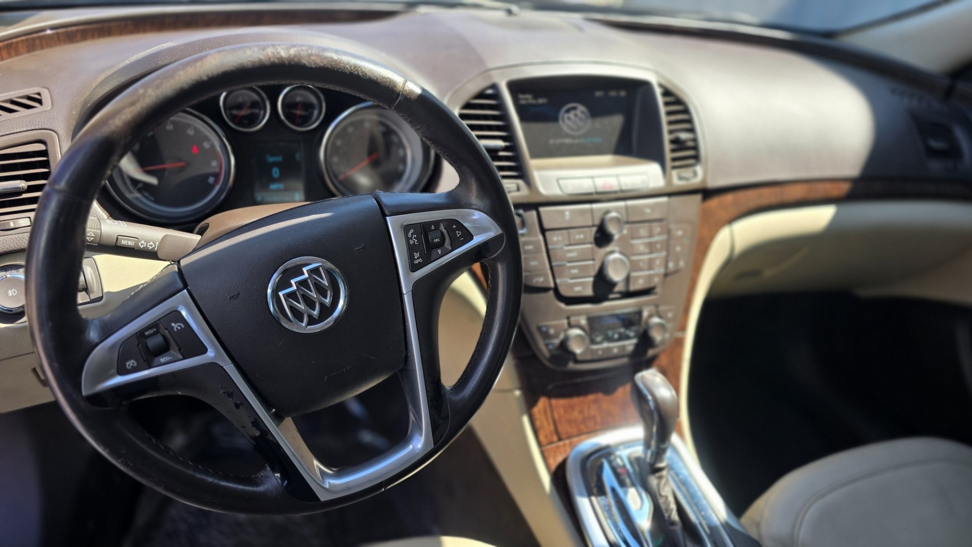 2012 Buick Regal Turbo Premium 1 (2G4GS5EVXC9) with an 2.0L L4 DOHC 16V TURBO engine, 6A transmission, located at 419 N 18th St., Monroe, LA, 71201, (318) 410-9250, 32.514370, -92.105133- Photo#5